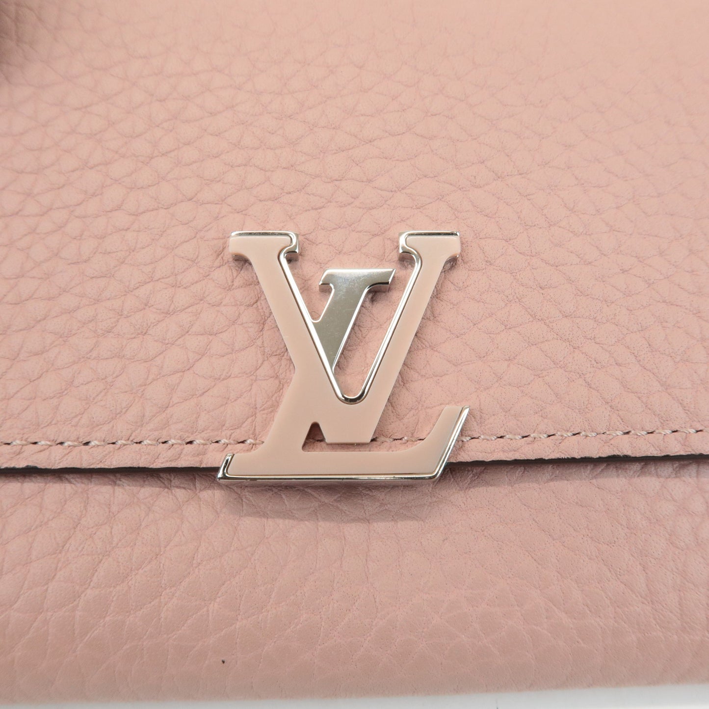 Louis Vuitton Portefeuille Capucine Compact Wallet Magnolia M62156