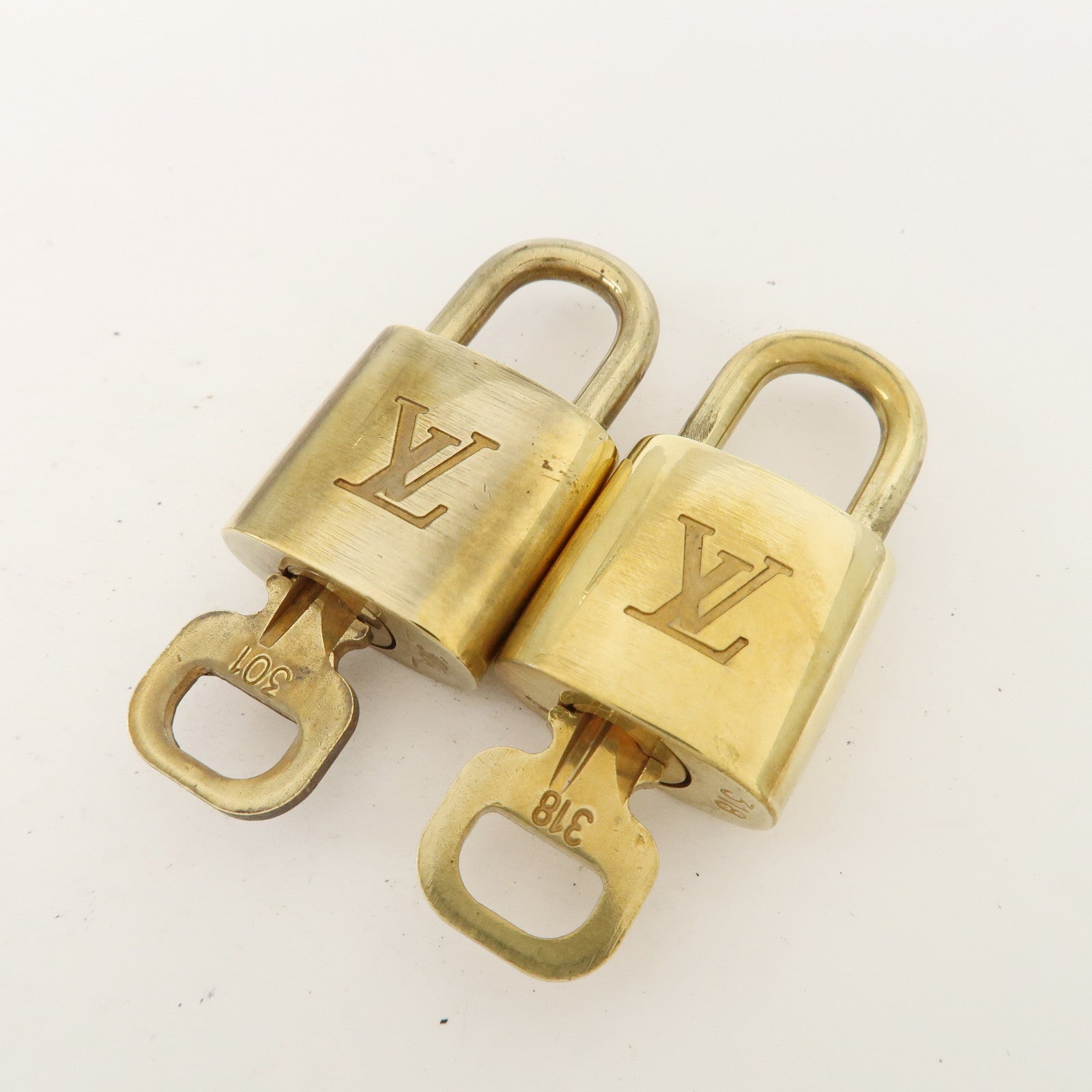 Louis Vuitton Set of 10 Lock & Key Cadena Key Lock Metal Gold