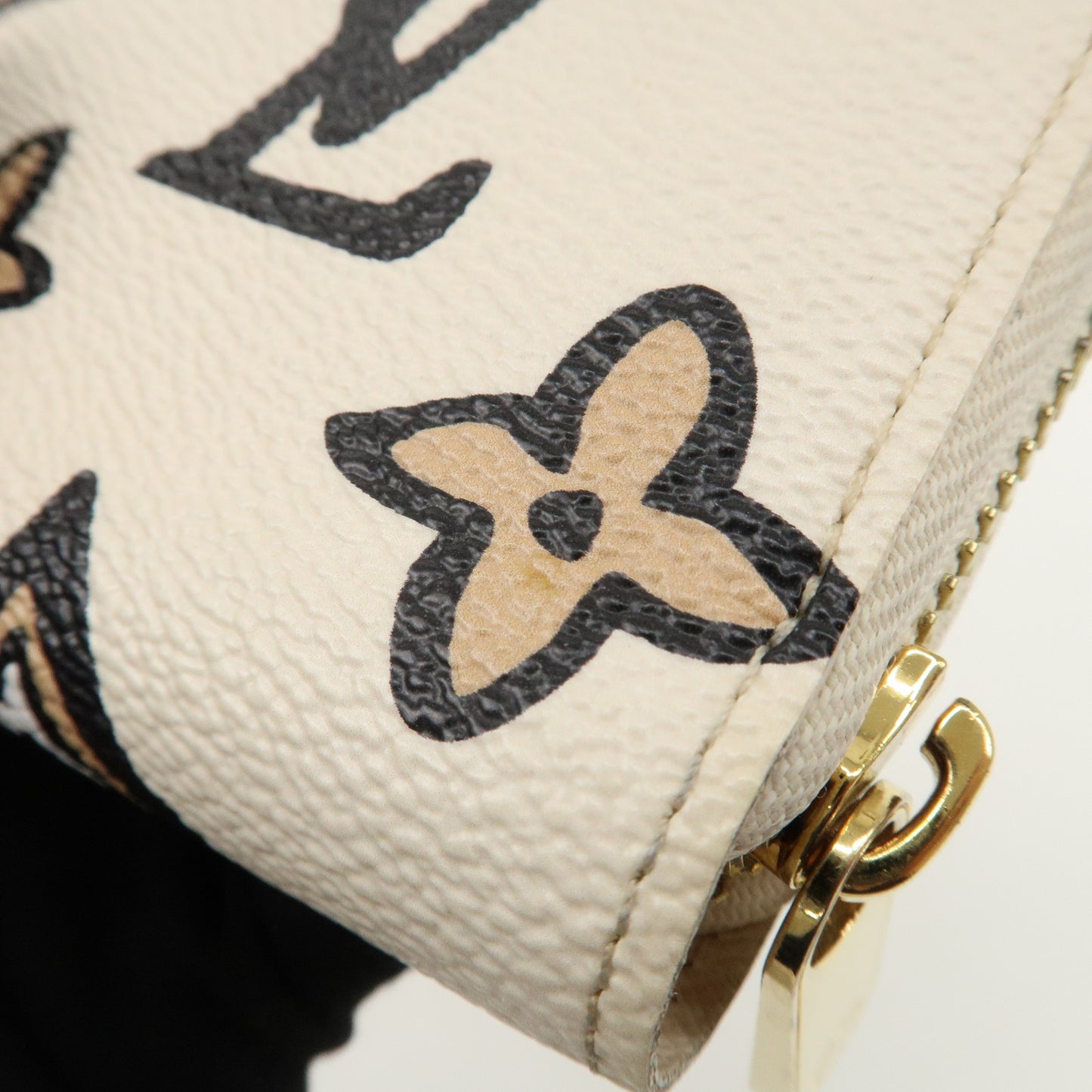 Louis Vuitton Monogram Wild At Heart Zippy Wallet Creme M80676