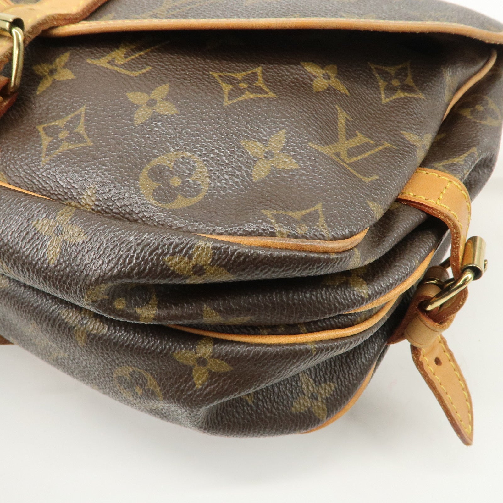 Louis Vuitton Monogram Saumur 30 Shoulder Bag Crossbody Bag M42256