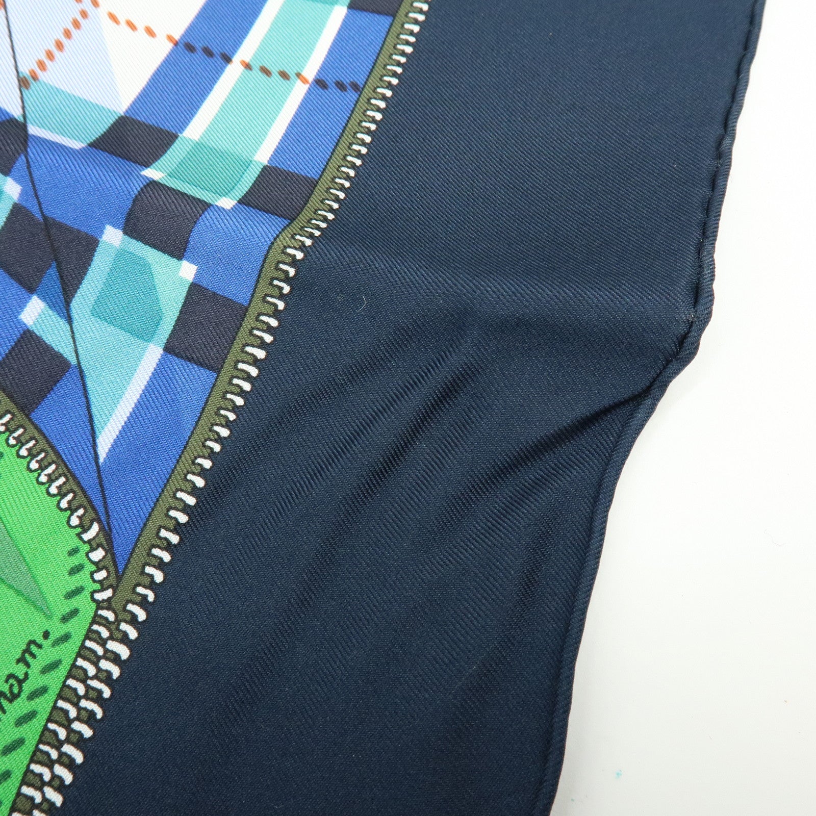HERMES Carre 90 Silk Scarf L'Elegance et le Confort en Automobile