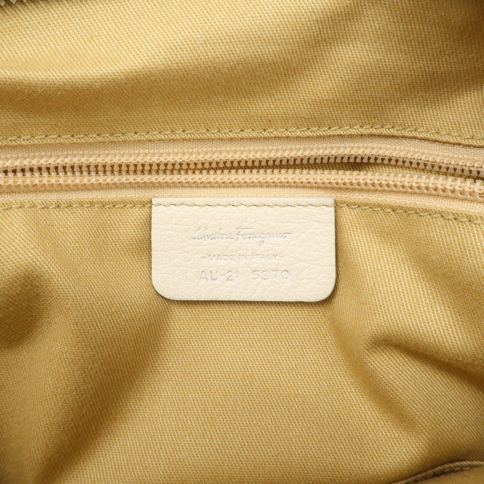 Ferragamo Gancini Leather Shoulder Bag Hand Bag Ivory Silver Hardware Used