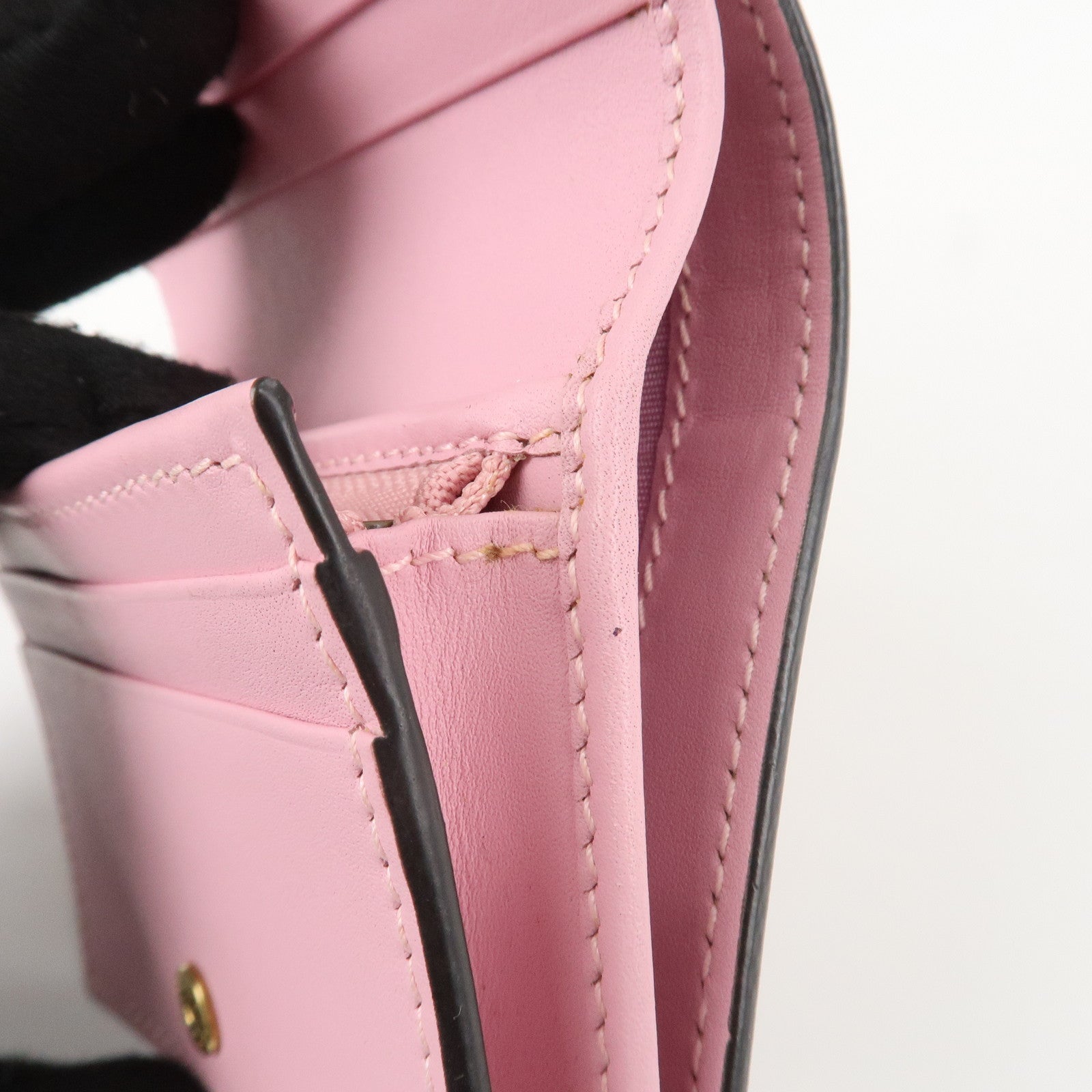 GUCCI GG Supreme Leather Strawberry Print Bi-fold Wallet 573839 Used