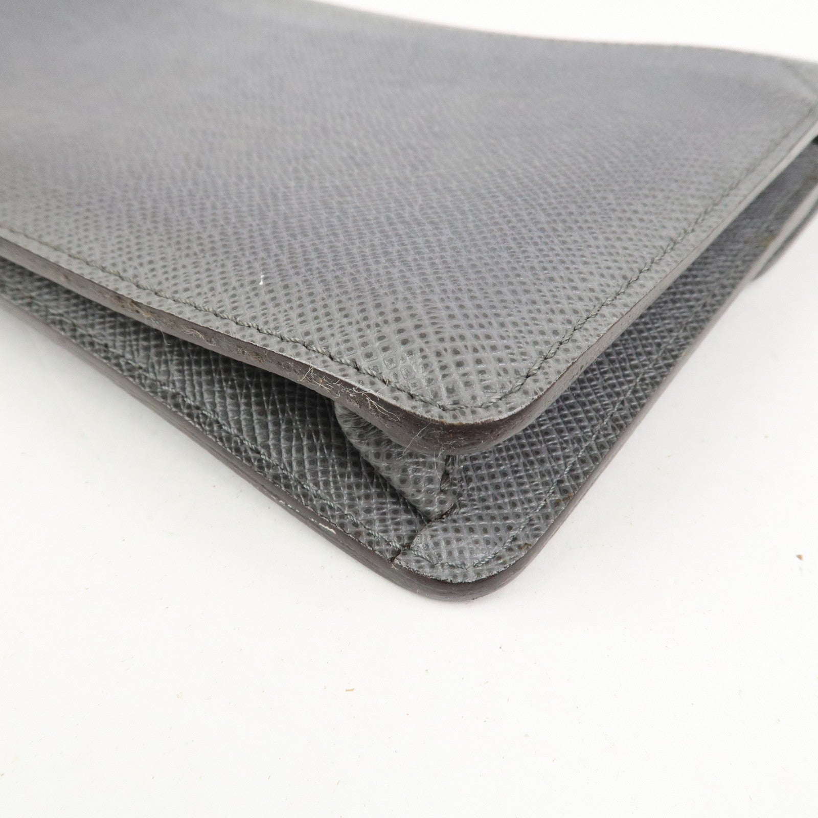 Louis Vuitton Taiga Leather Neo Belaia Clutch Bag Glacier M32683