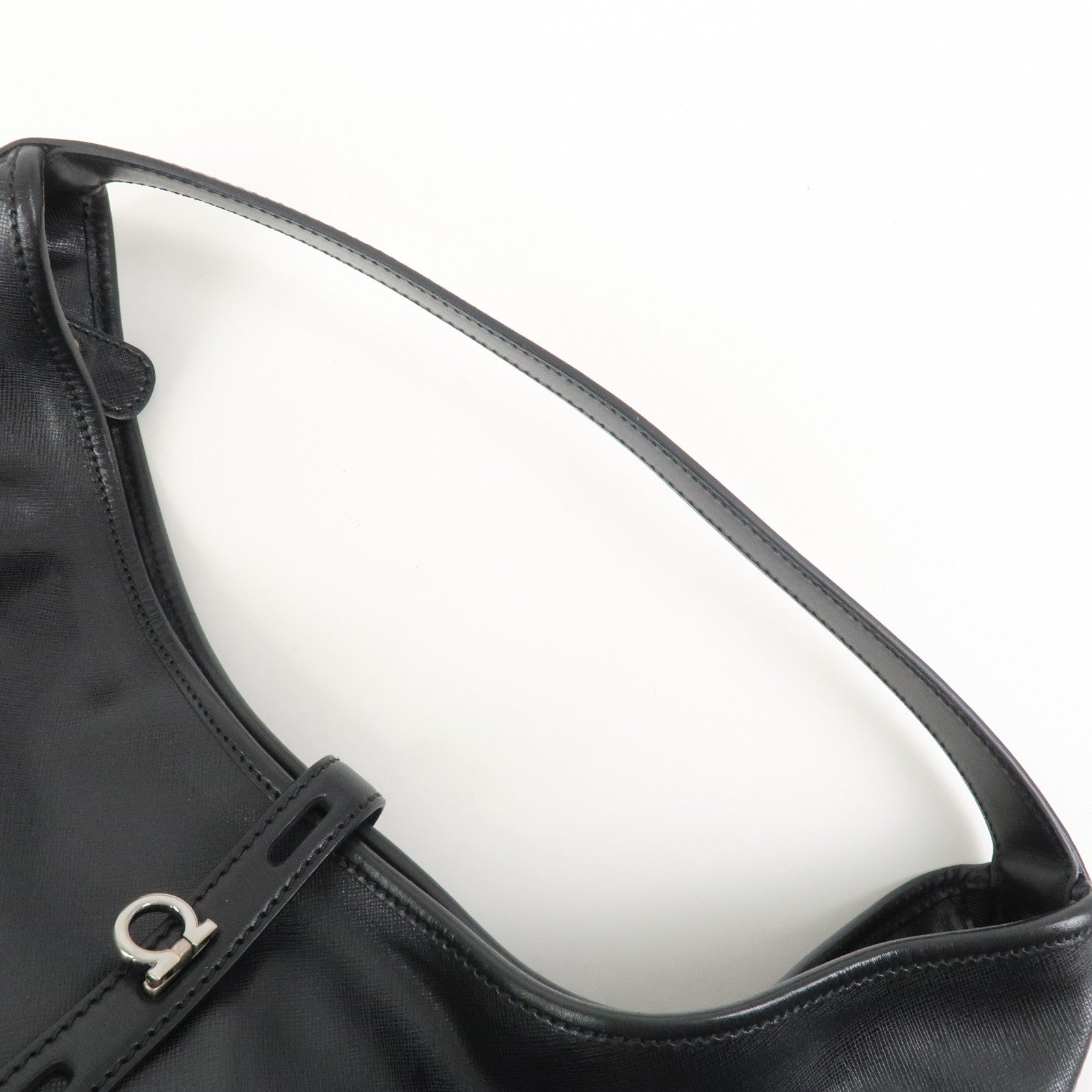 Ferragamo Gancini Leather Shoulder Bag Hand Bag Black EE-21 C660