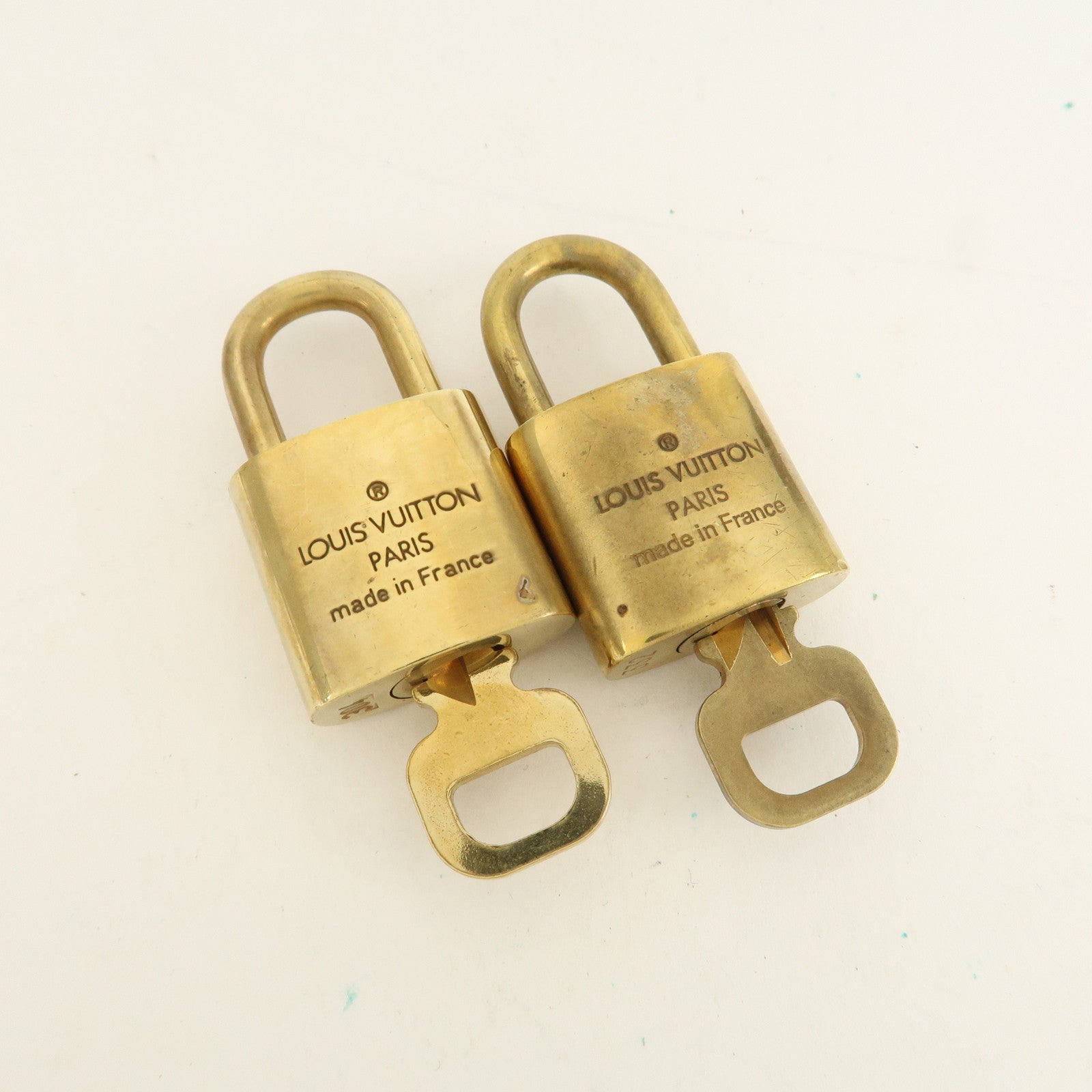 Louis Vuitton Set of 10 Lock & Key Cadena Key Lock Metal Gold Used