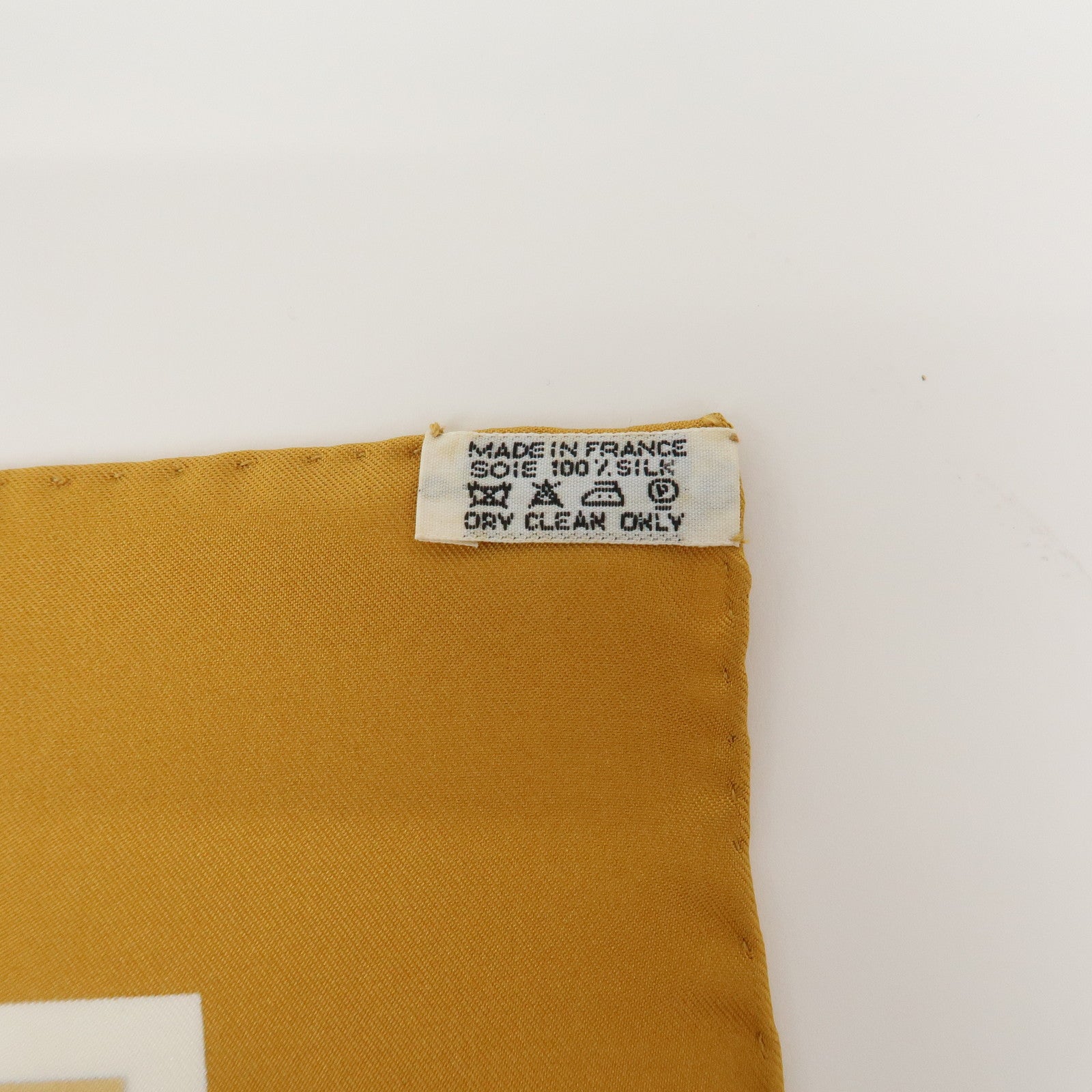 HERMES Carre 90 Silk 100% Scarf Confidents des Coeurs Brown White