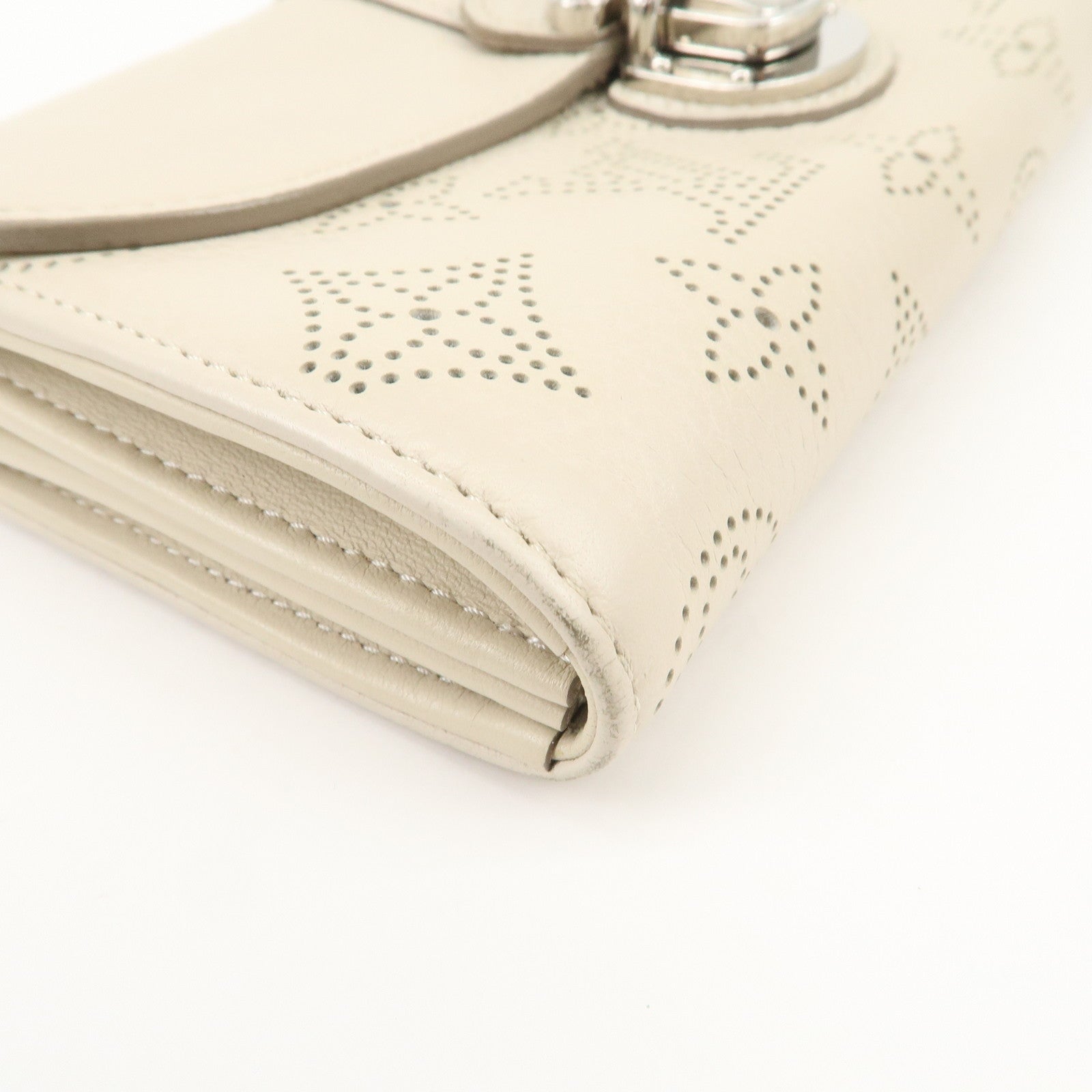 Louis Vuitton Mahina Leather Portefeuille Iris Long Wallet M58159