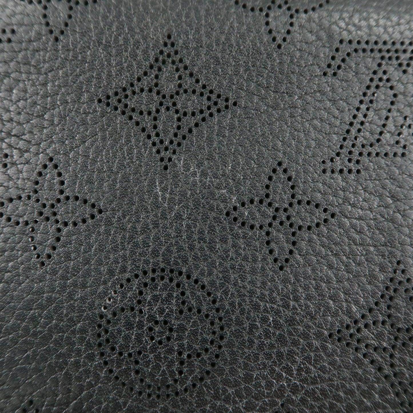 Louis Vuitton Monogram Mahina Zippy Wallet Noir M61867