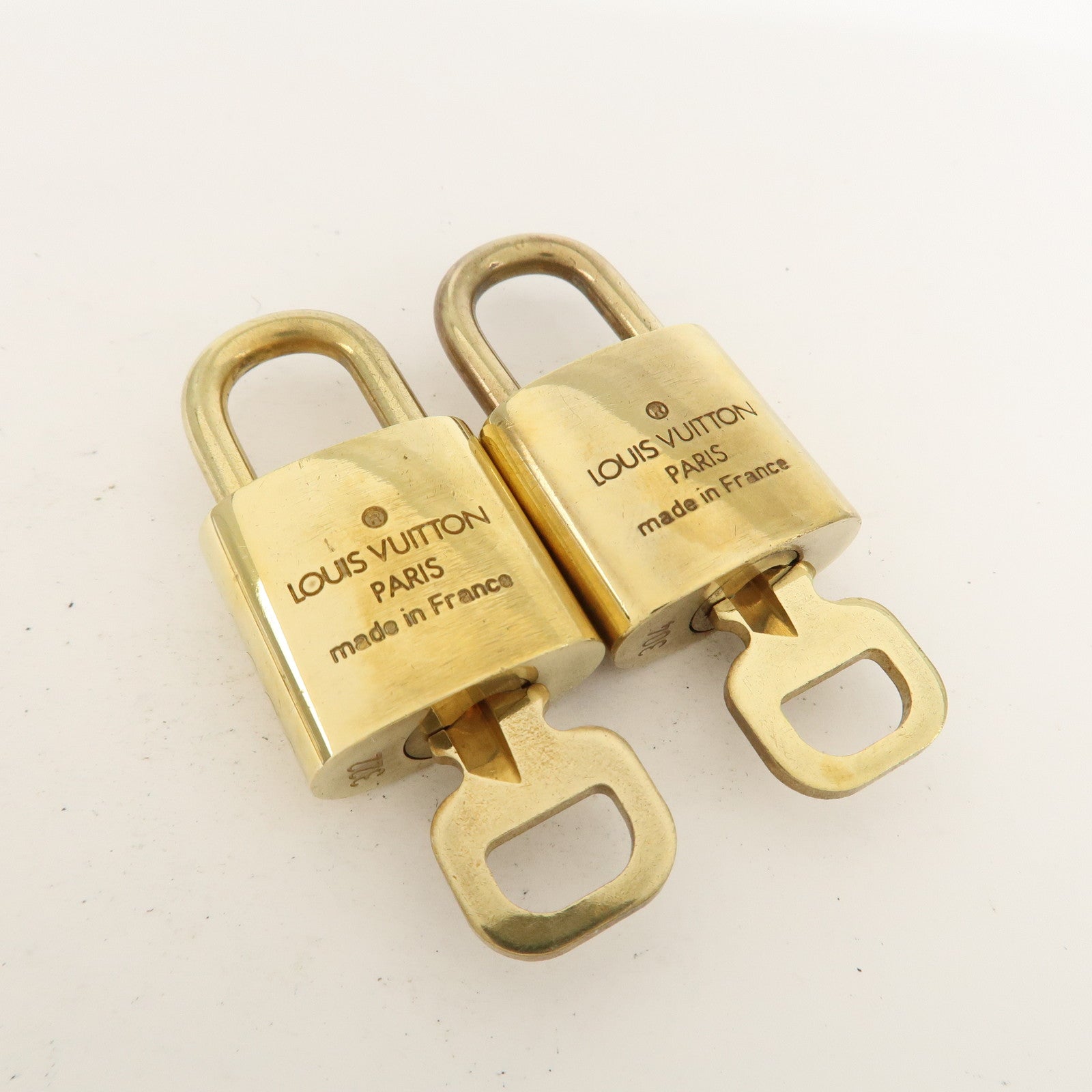 Louis Vuitton Set of 10 Lock & Key Cadena Key Lock Metal Gold