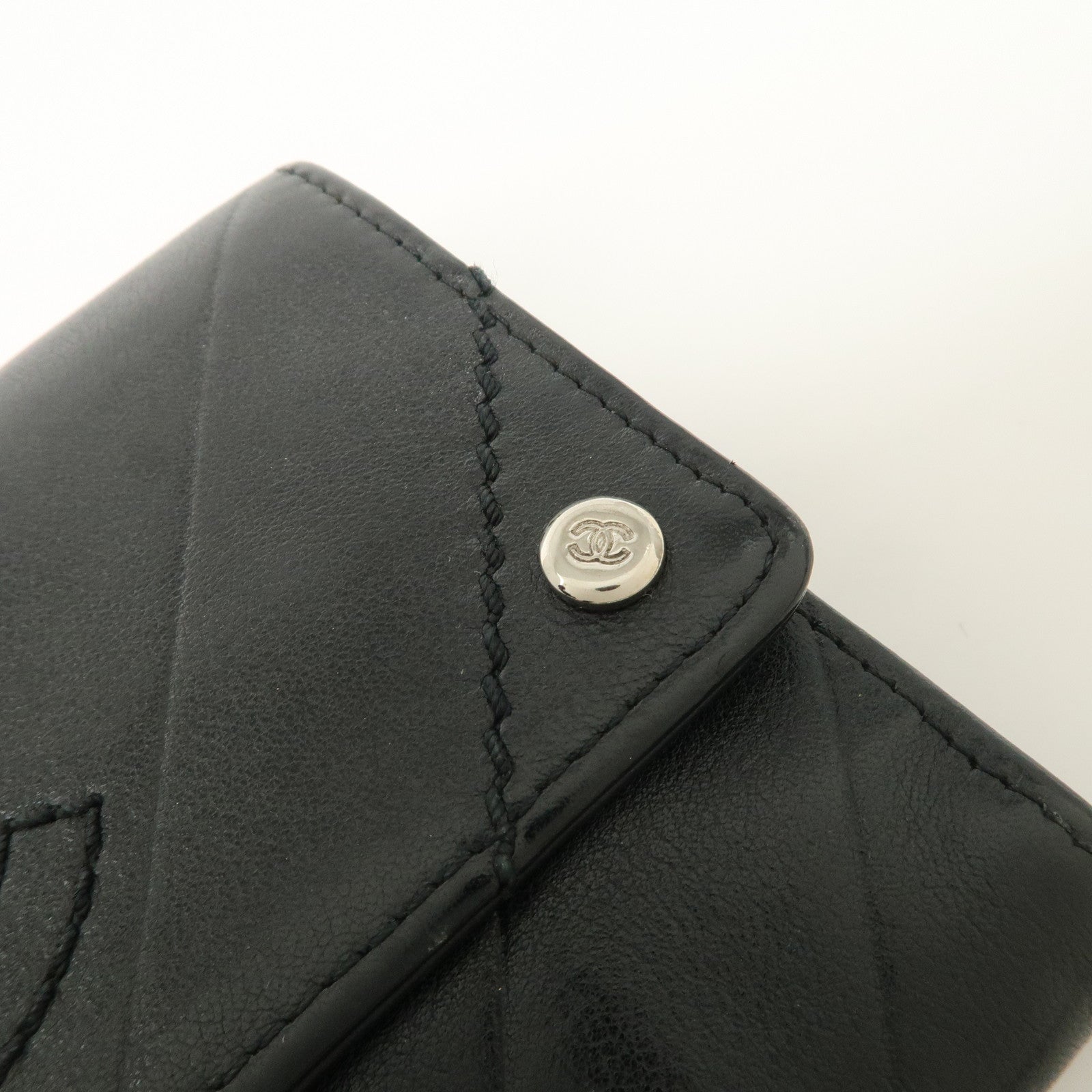 CHANEL V Stitch Lamb Skin COCO Mark Hook Bi-Fold Wallet Black Used