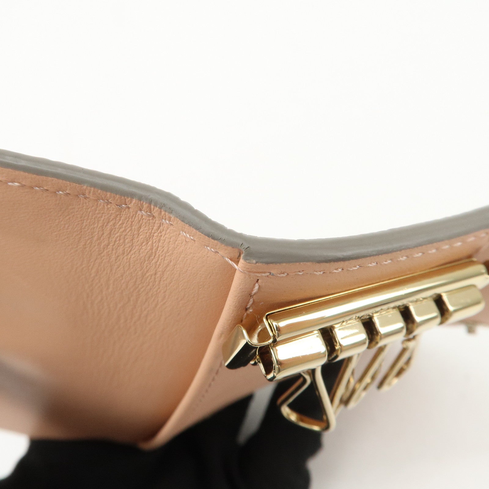 Louis Vuitton Mahina Leather Multicles 4 Key Case Gray M82648