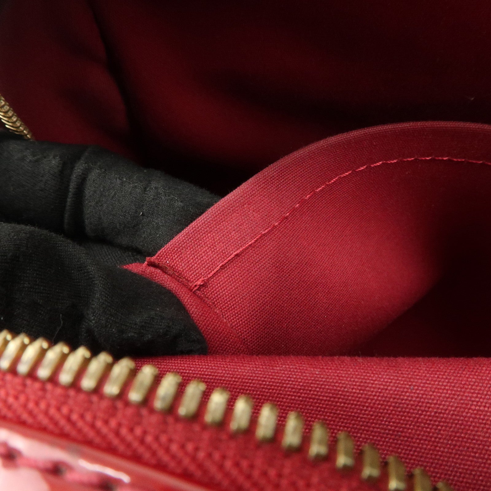 Louis Vuitton Monogram Vernis Summit Drive Hand Bag Red M93513