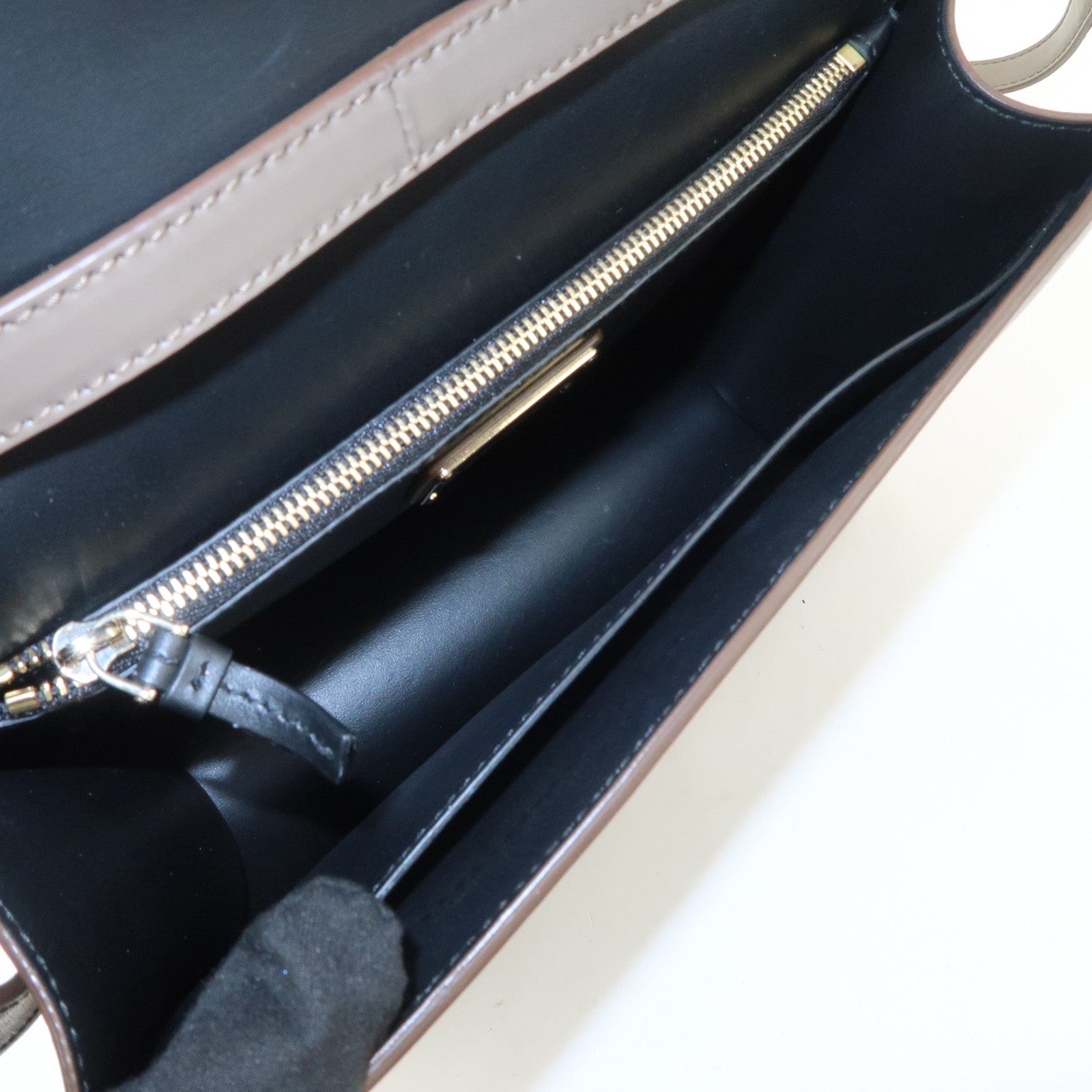 Ferragamo Vara Leather Ribbon Studs Shoulder Bag Greige Used