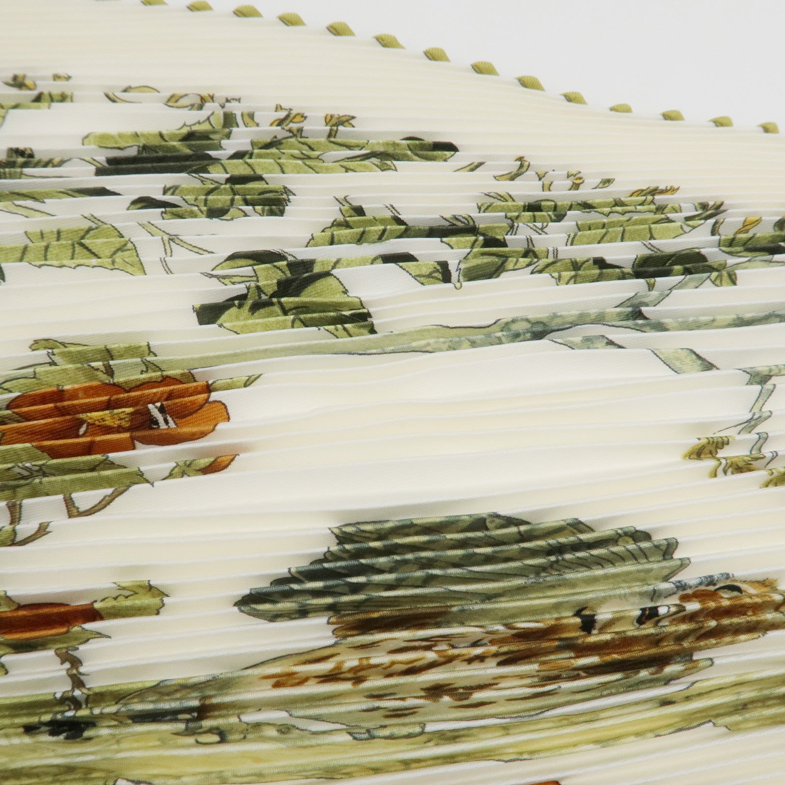 HERMES Carre 90 Silk 100% Pleats AU COEUR DES BOIS Scarf White