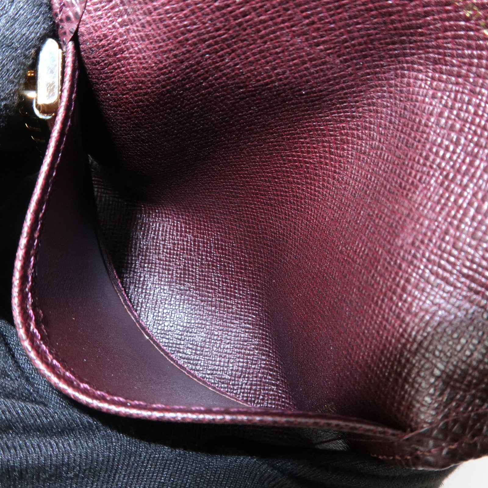 Louis Vuitton Taiga Leather Multiclés 6 Key Case Acajou M30536