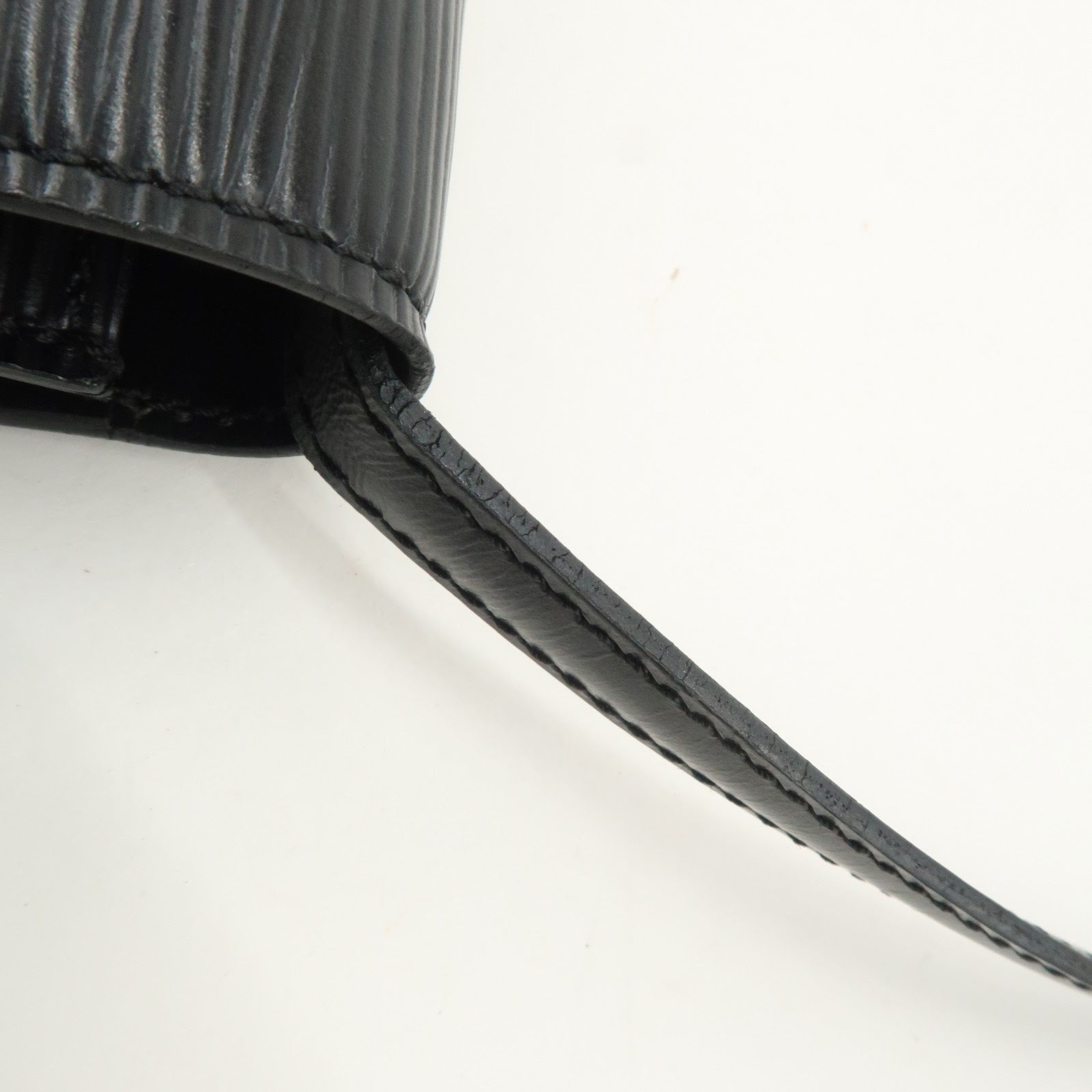 Louis Vuitton Epi Leather Arche Shoulder Crossbody Bag Noir M52572