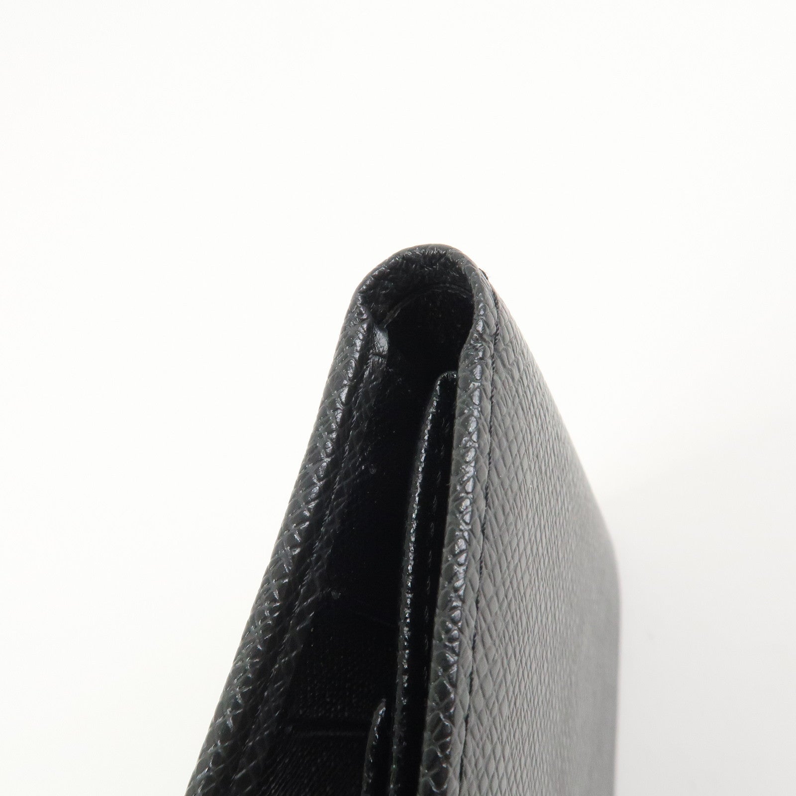 Louis Vuitton Taiga Leather Porte-billet 3 Compact Wallet M30452