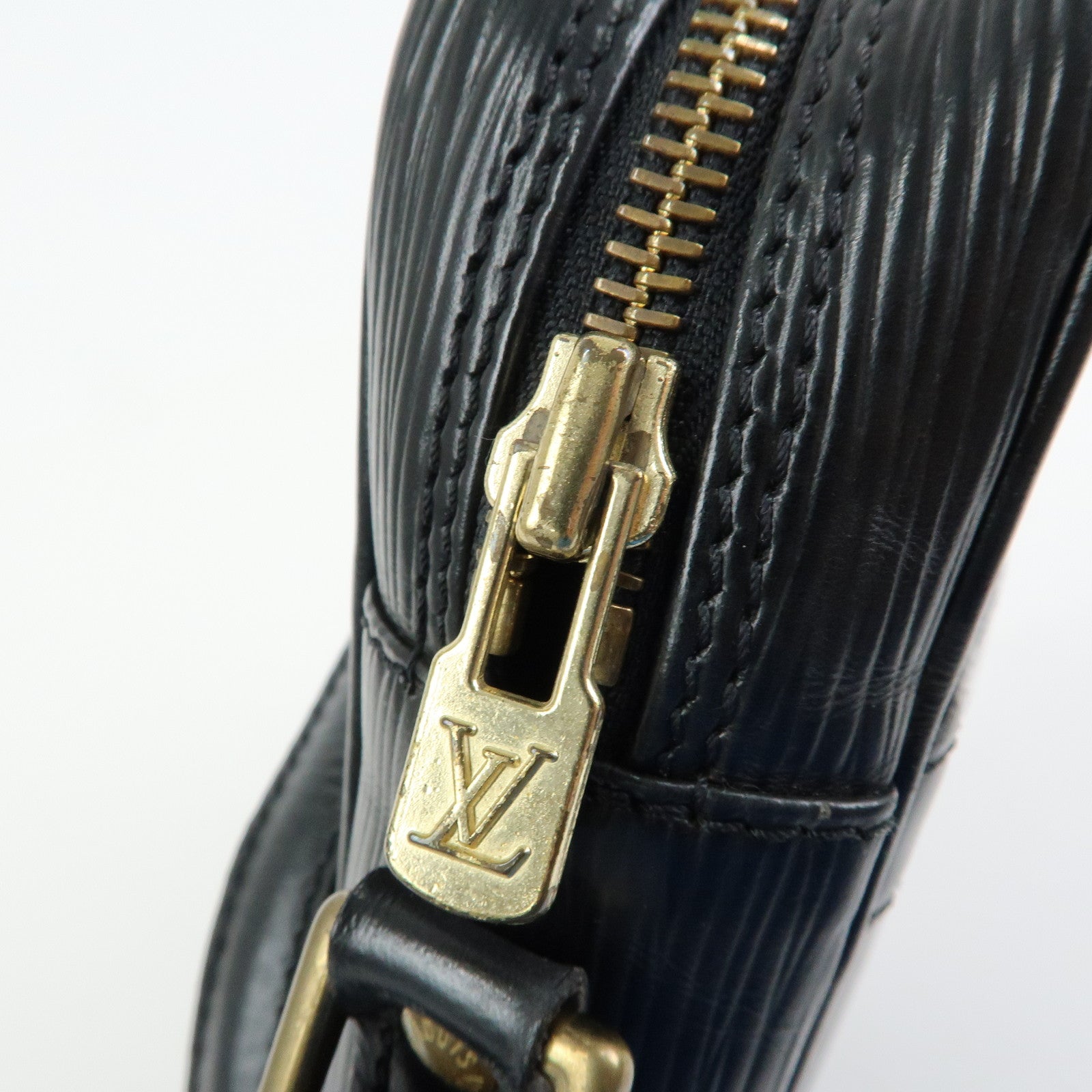 Louis Vuitton Epi Danube Shoulder Bag Crossbody Bag Noir M45632