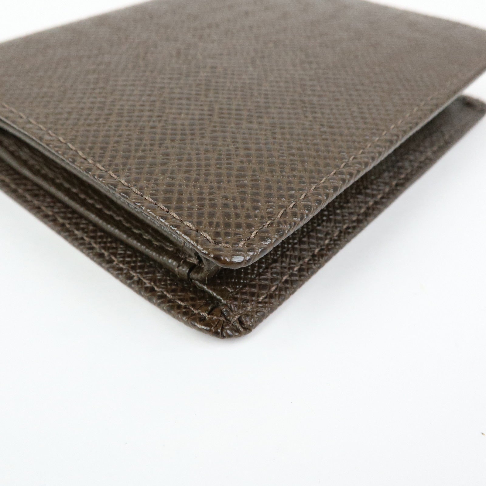 Louis Vuitton Taiga Porte 3 Cartes Credit Bi-fold Wallet M30458