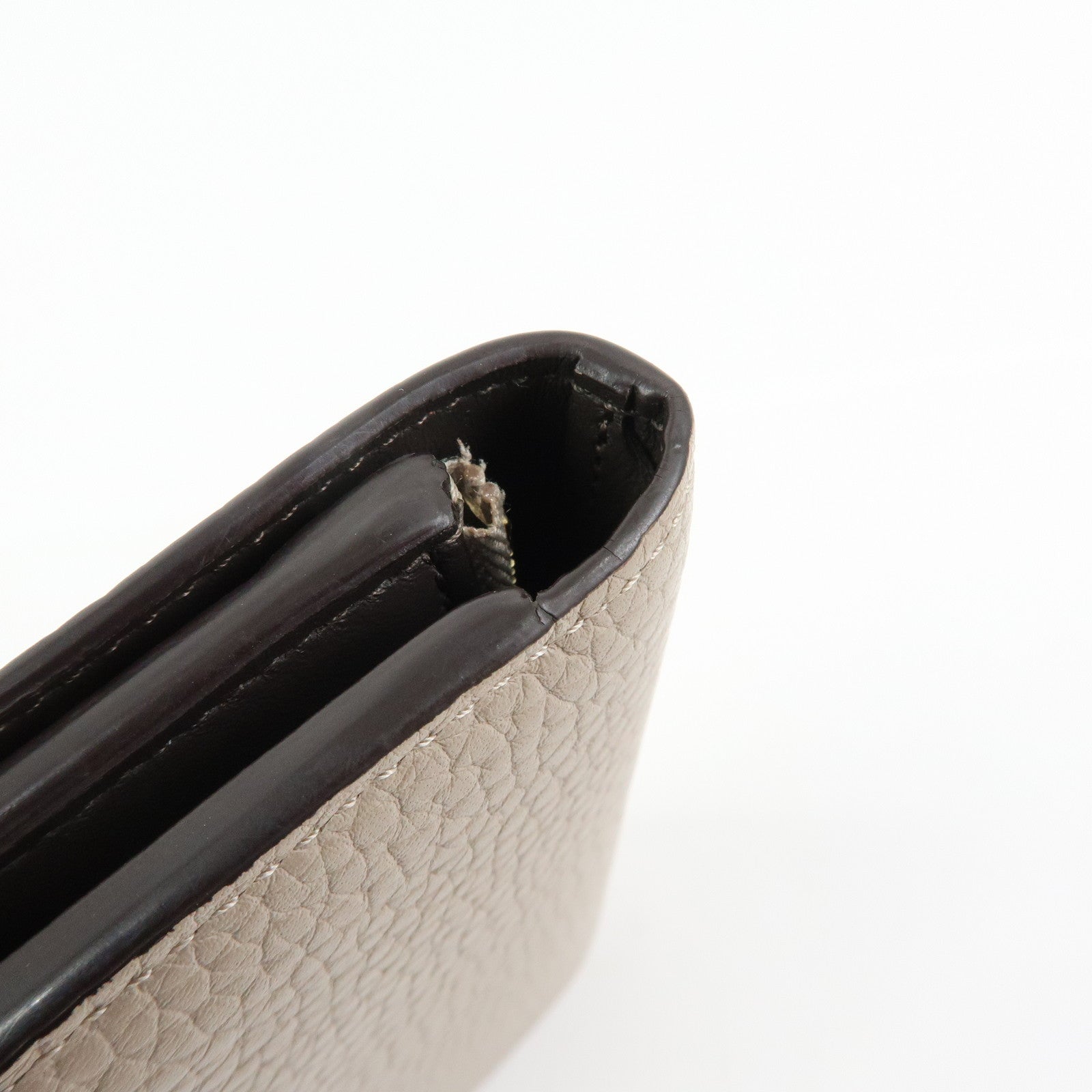 Louis Vuitton Portefeuille Capucines Compact Wallet Galet M62159