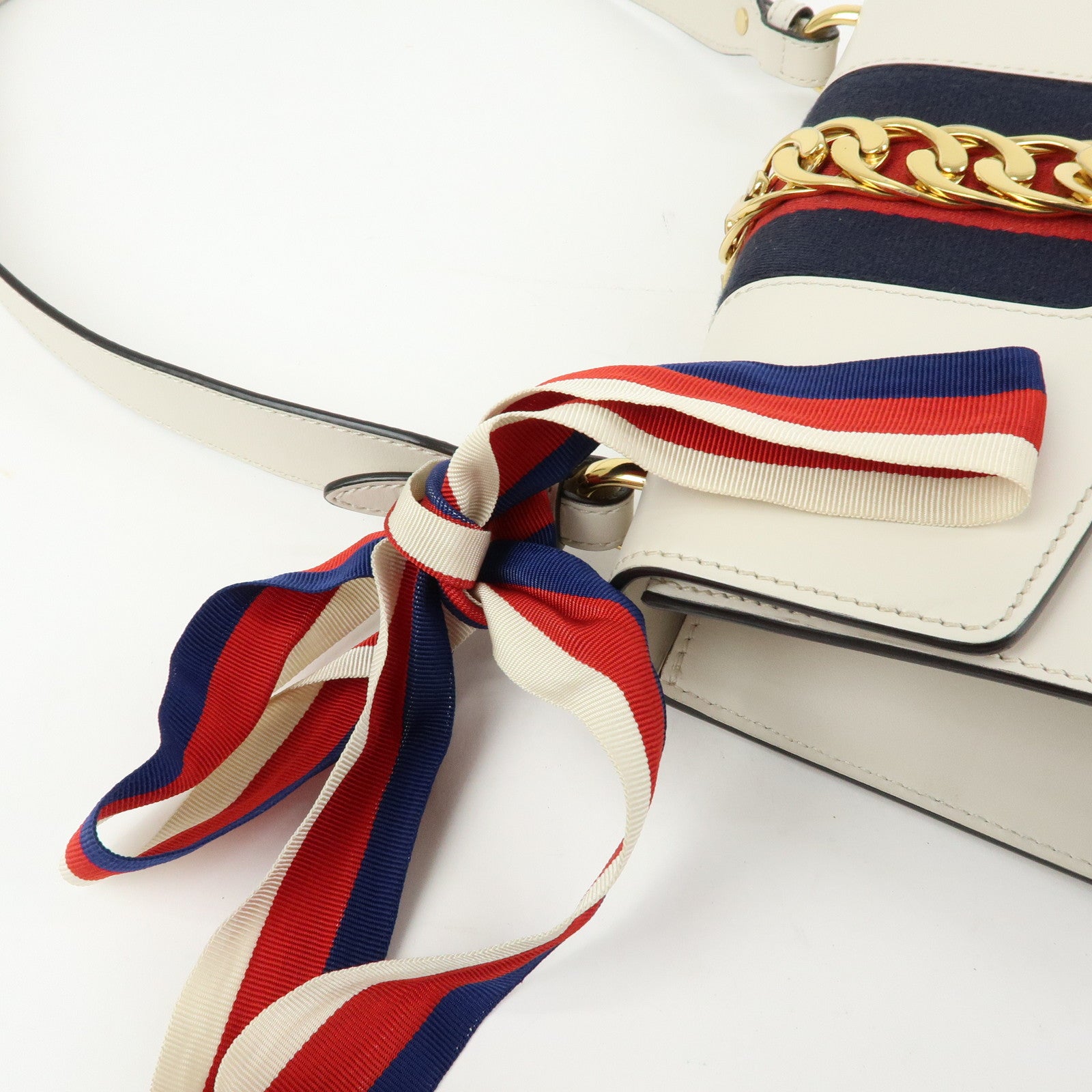 GUCCI Sylvie Sherry Leather Shoulder Bag Ribbon Charm White 421882
