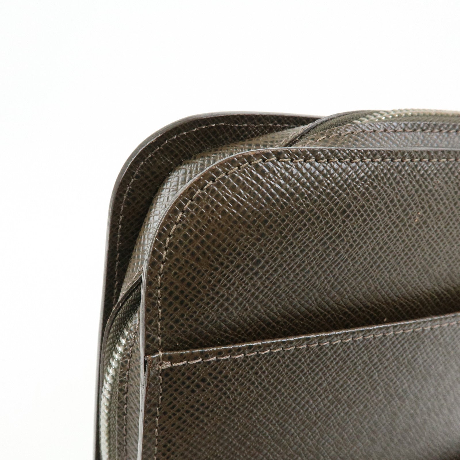Louis Vuitton Taiga Organizer de Poche Clutch Bag Grizzly M30183