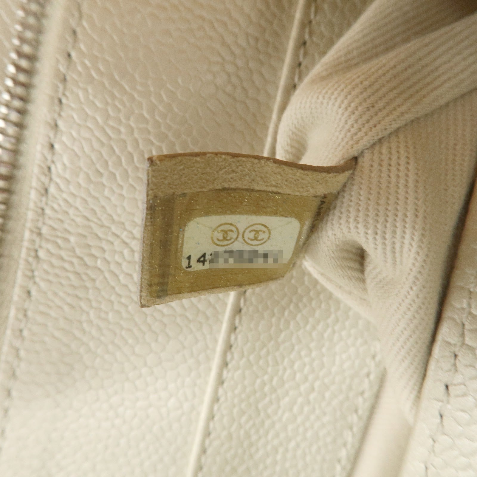 CHANEL Logo Caviarskin Chain Shoulder Bag White Silver HDW