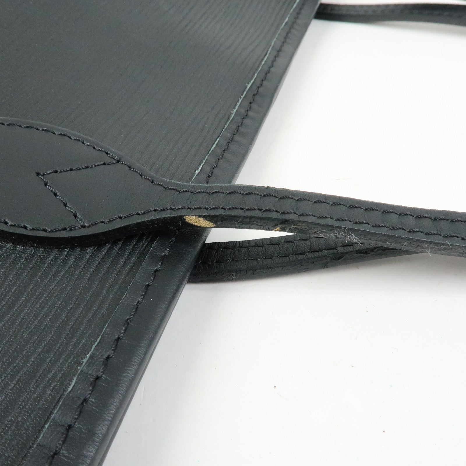 Louis Vuitton Epi Leather Neverfull MM Shoulder Bag Noir M40932