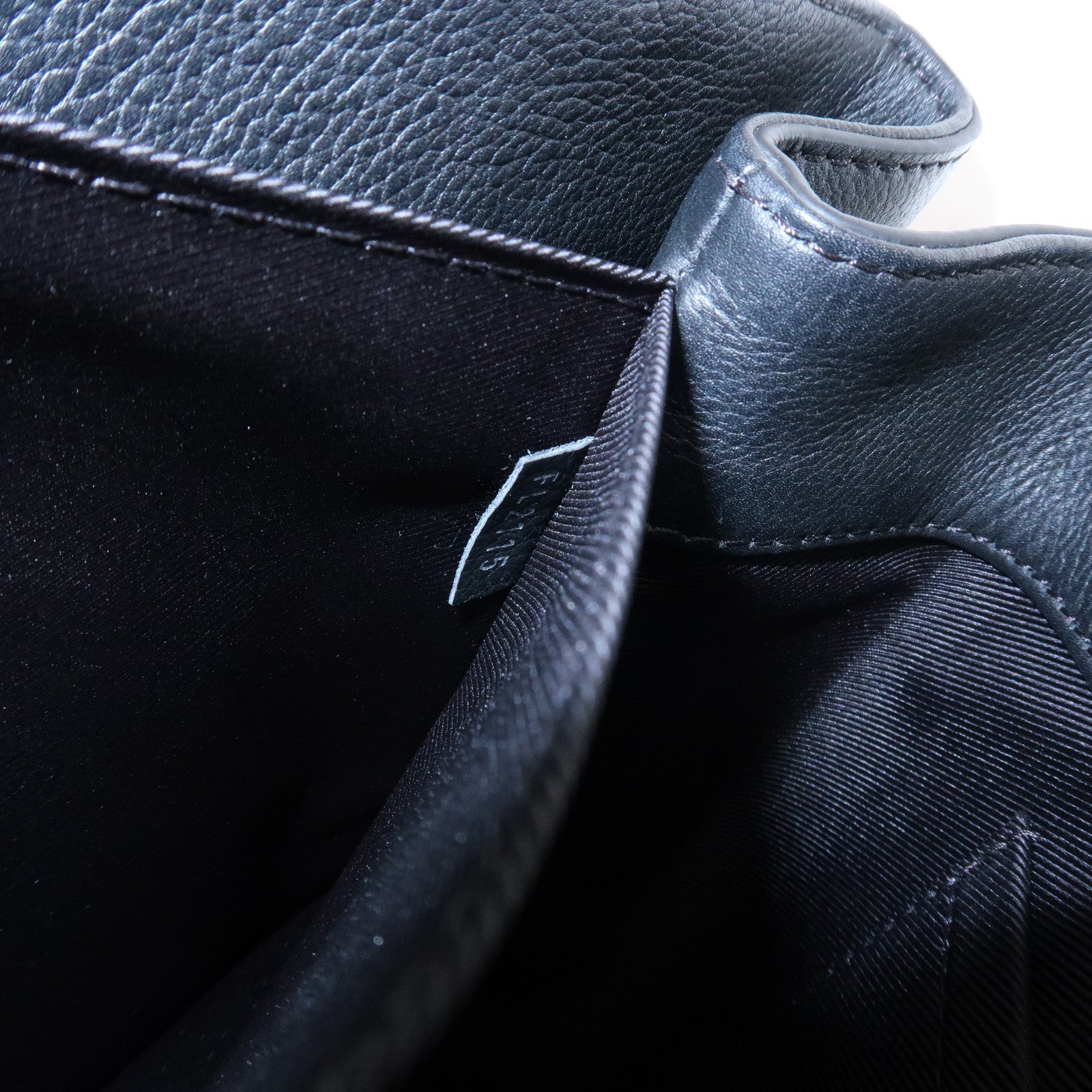 Louis Vuitton Lock Me Leather Cartable Hand Bag Noir Black M50250