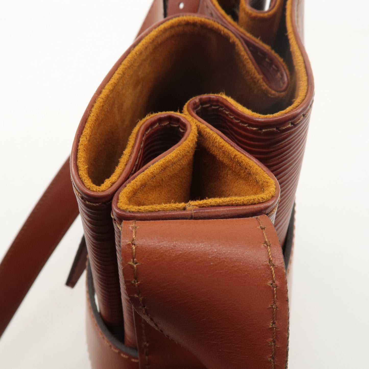 Louis Vuitton Epi Sac D'epaule PM Bucket Bag Kenya Brown M80203