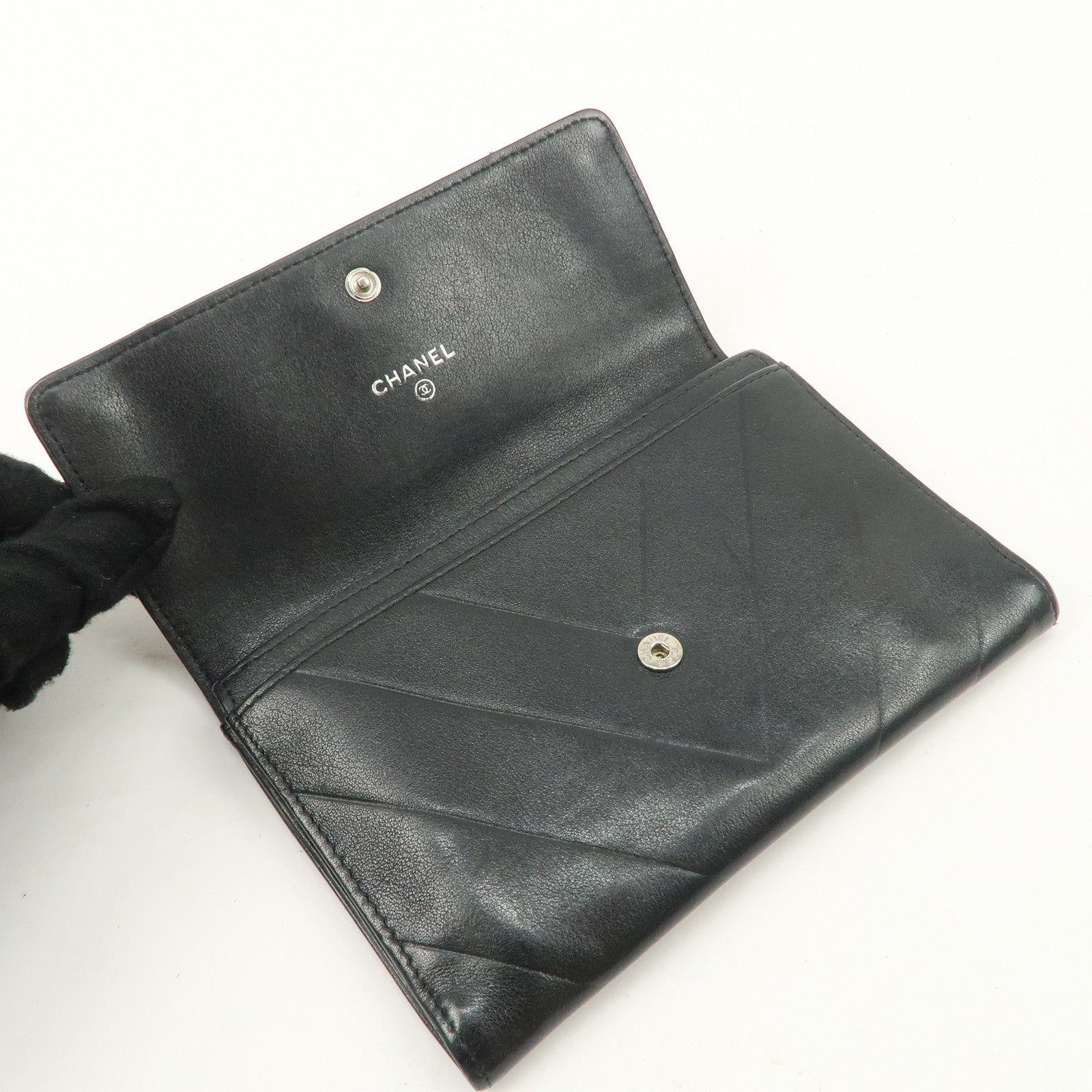 CHANEL V Stitch Lamb Skin COCO Mark Hook Bi-Fold Wallet Black Used