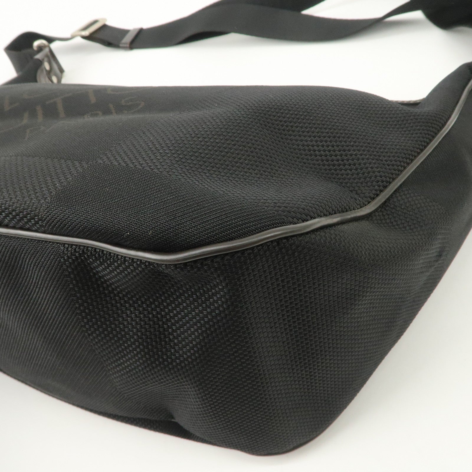 Louis Vuitton Damier Giant Canvas Nume Leather Explorateur M93616