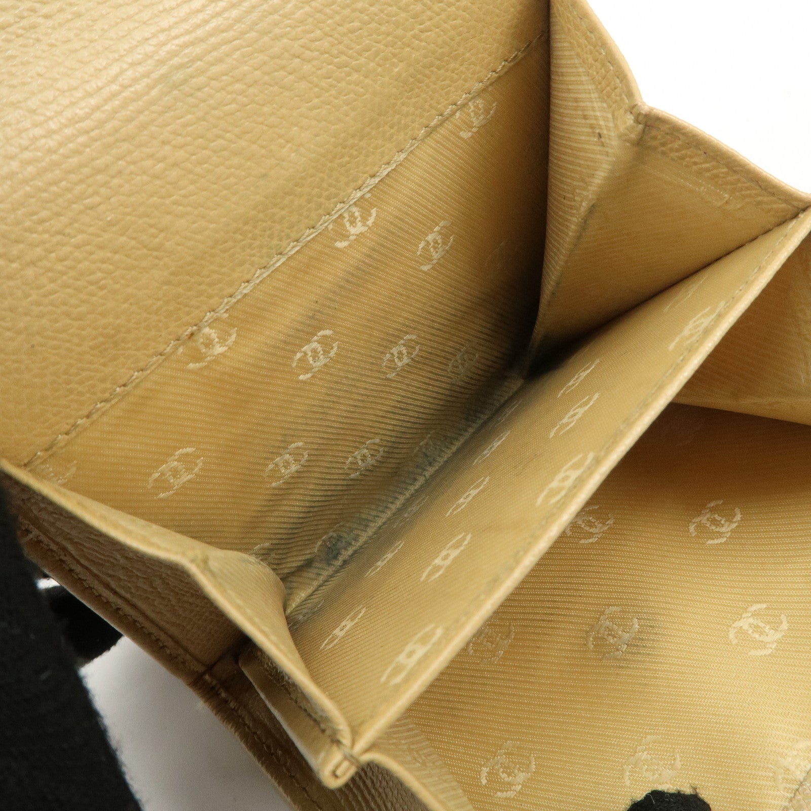 CHANEL Leather COCO Botton W Hook Wallet Beige Used