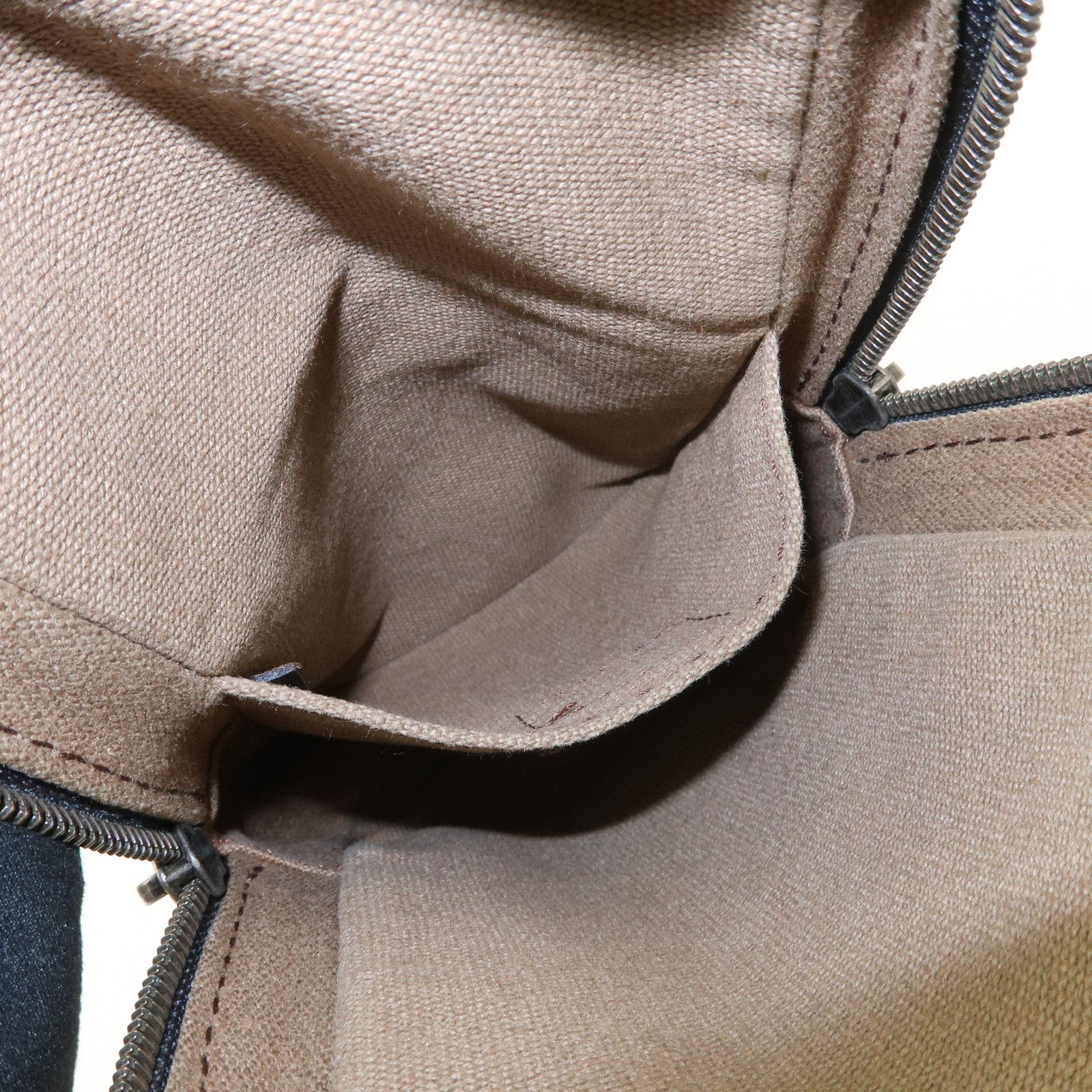 Louis Vuitton Utah Siu Calf Leather Body Bag Cafe M92535
