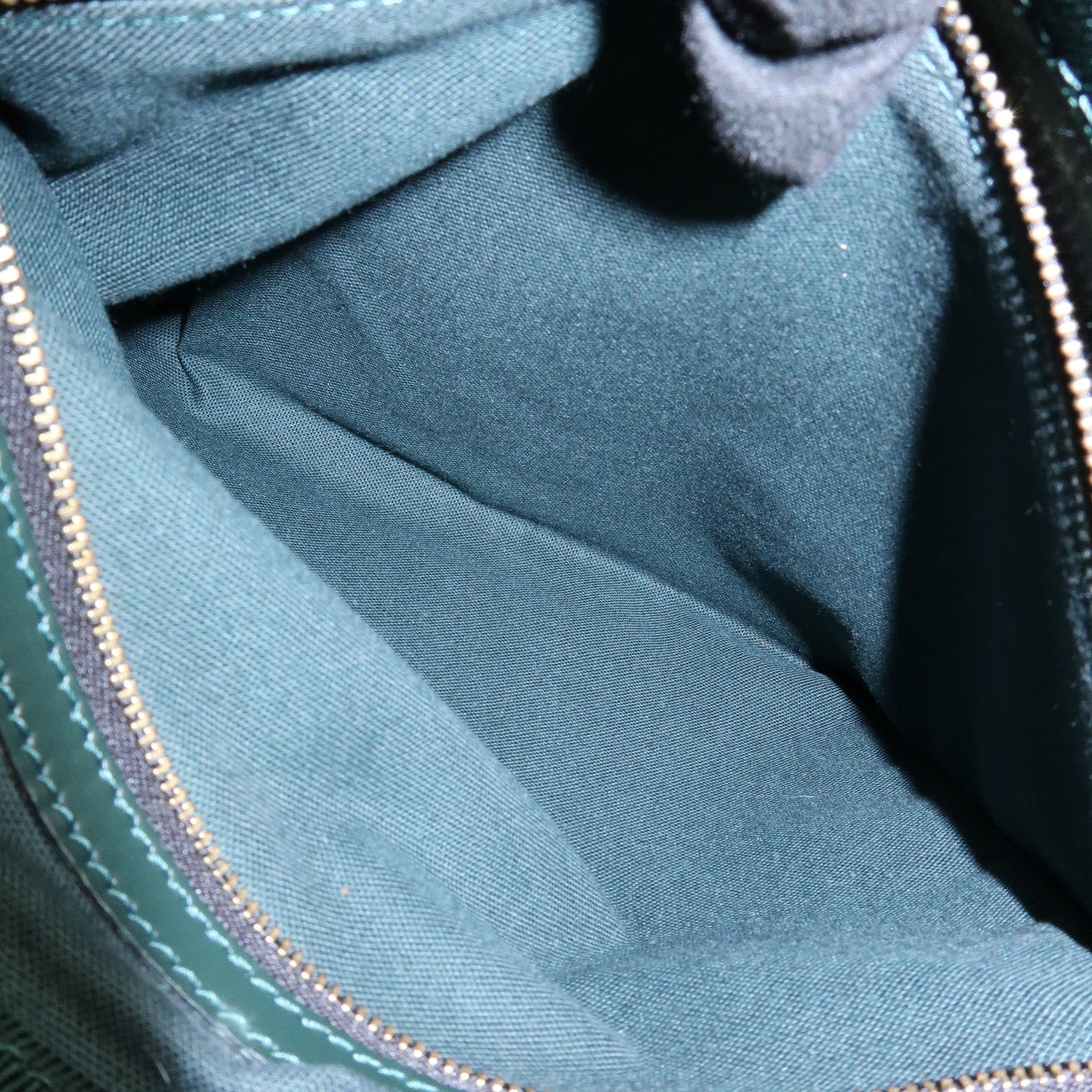 Louis Vuitton Taiga Victor Shoulder Bag Crossbody Bag Epicea M30144