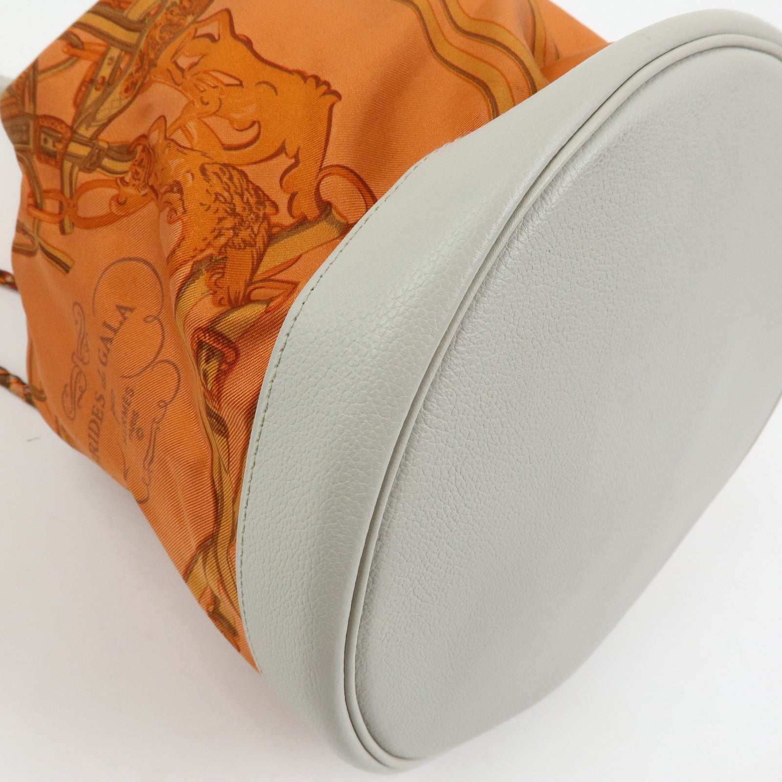 HERMES Silk Taurillon Sac SoieCool22 Shoulder Bag □O Stamped Orange