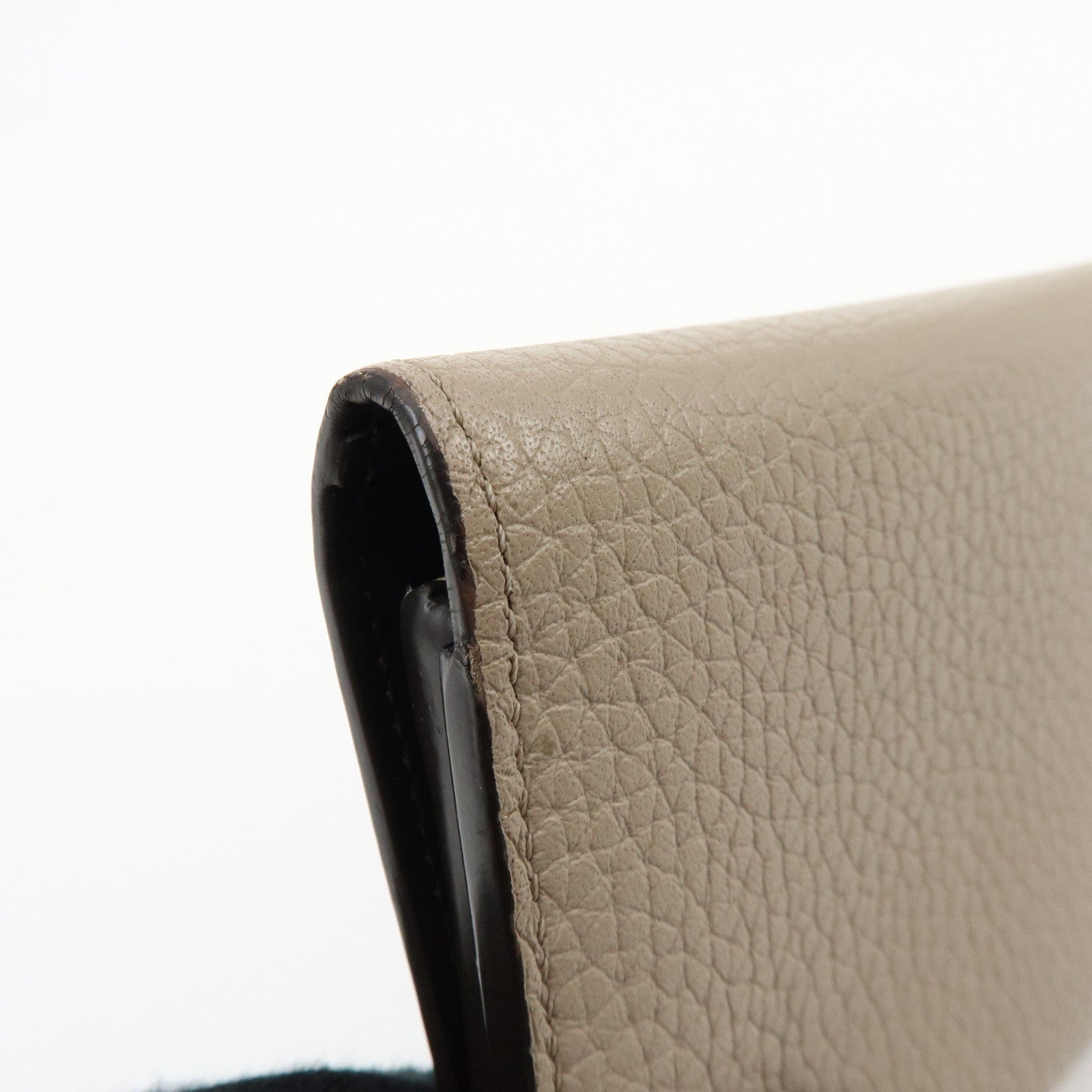 Louis Vuitton Portefeuille Capucines Leather Compact Wallet M62159