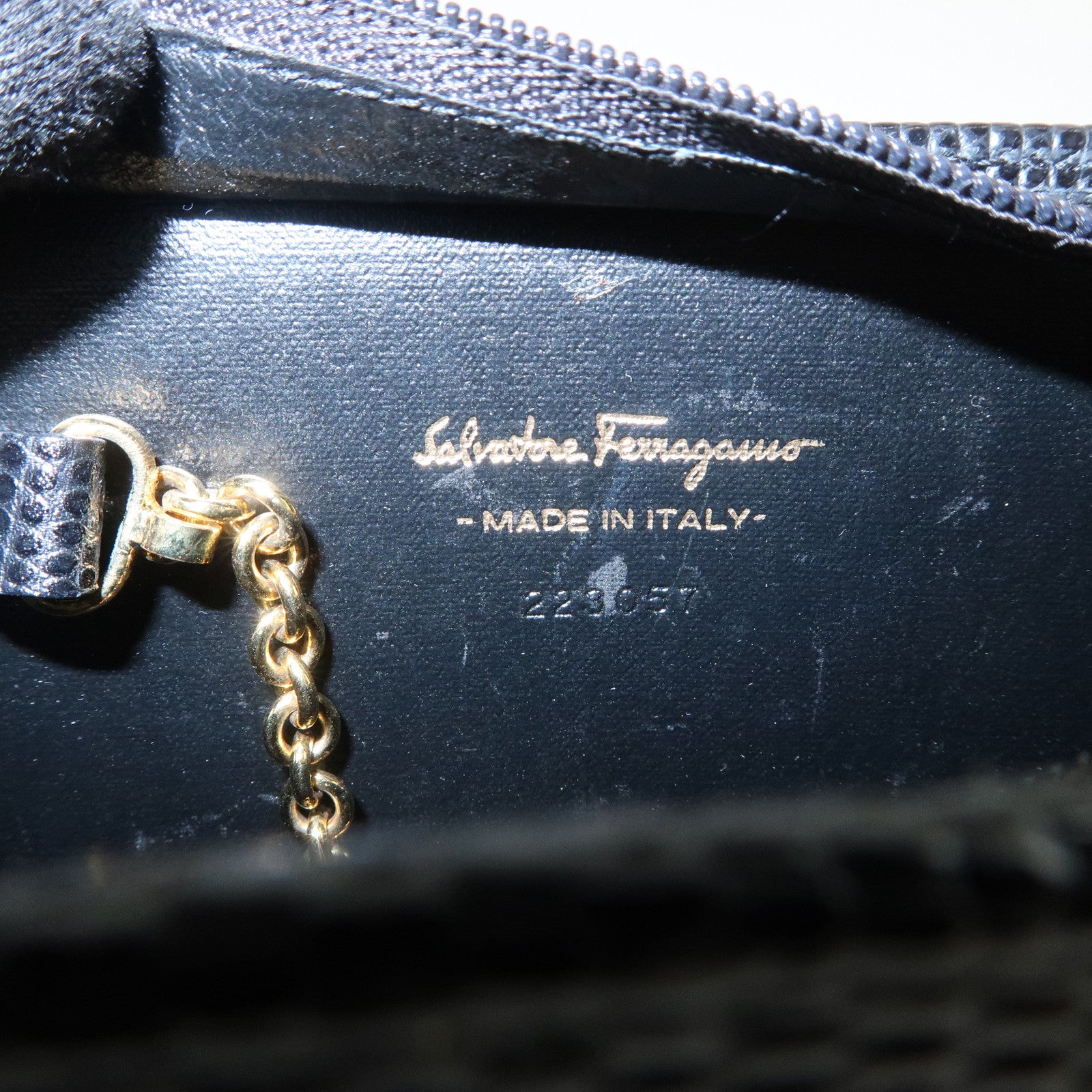 Ferragamo Vara Ribbon Leather Pouch Black