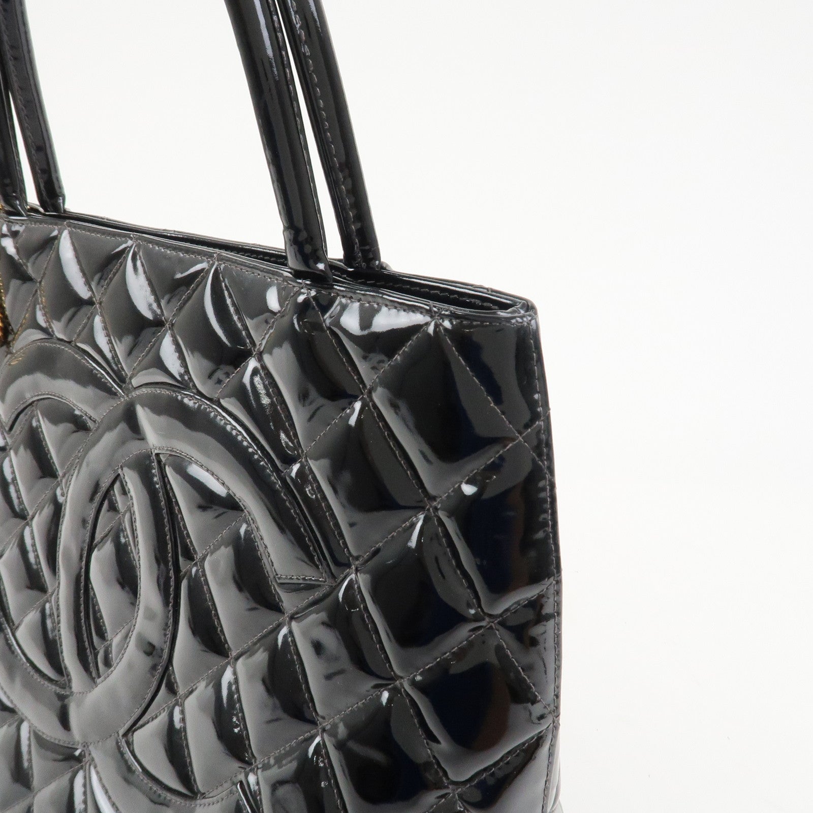 CHANEL Matelasse Patent Leather Medalion Tote Bag Black A01804