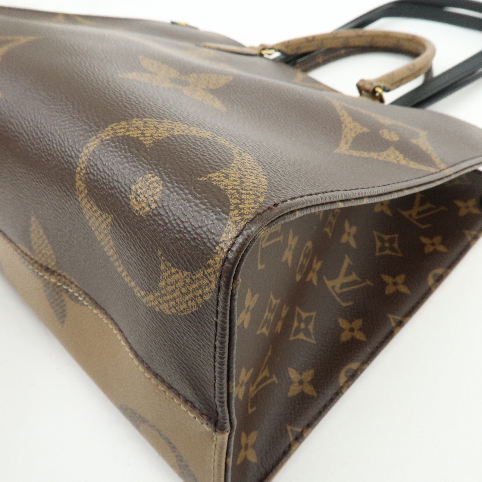 Louis Vuitton Monogram Giant Reverse On the Go MM Tote Bag M45321