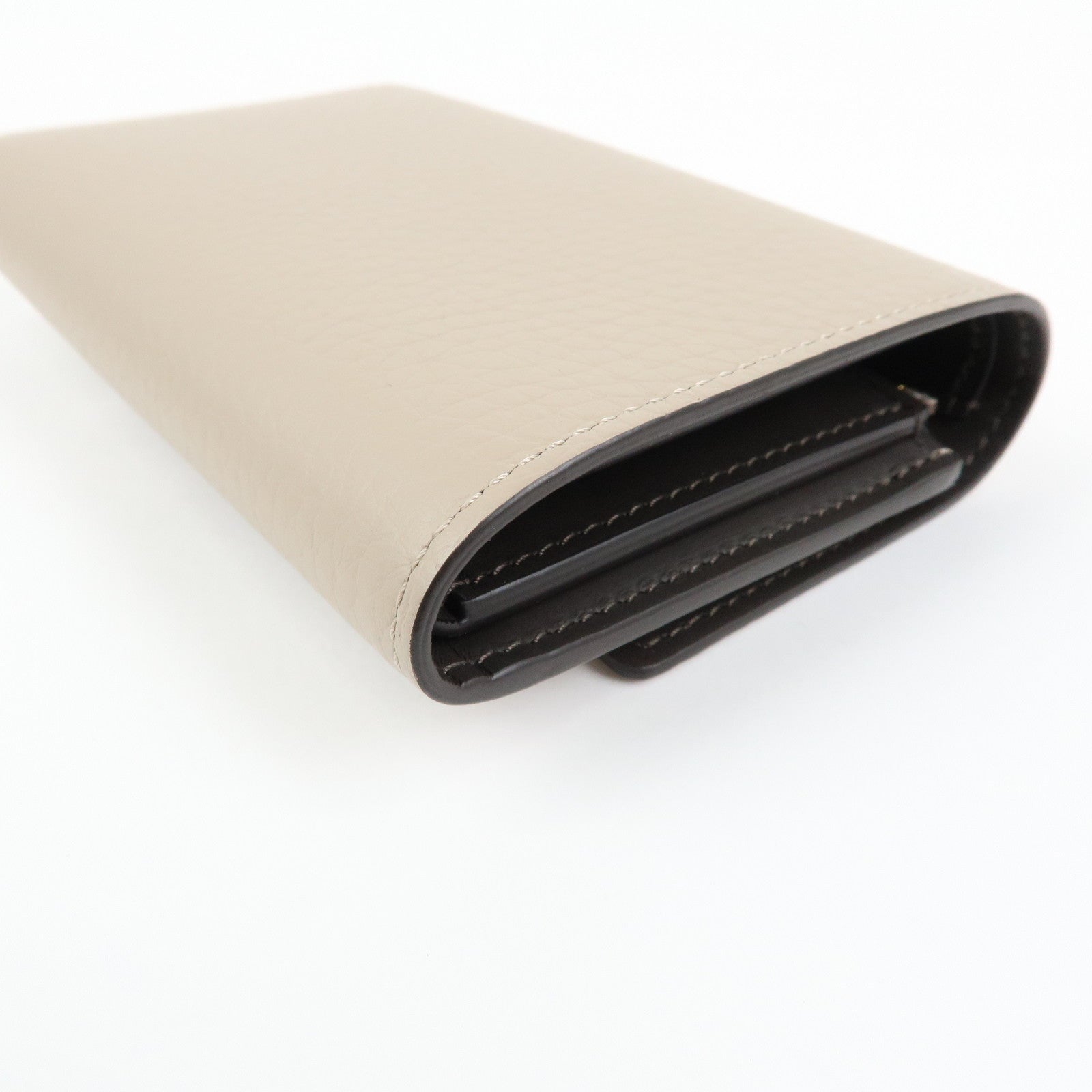 Louis Vuitton Portefeuille Capucines Compact Wallet Galet M62159