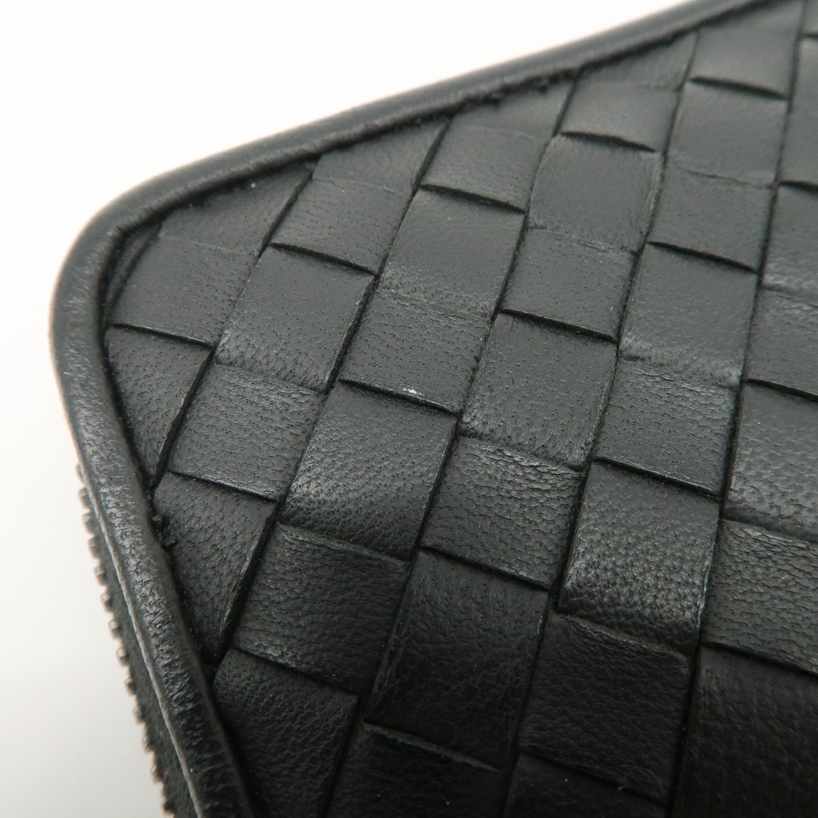 BOTTEGA VENETA Intrecciato Leather Round Zippy Coin Case 114075