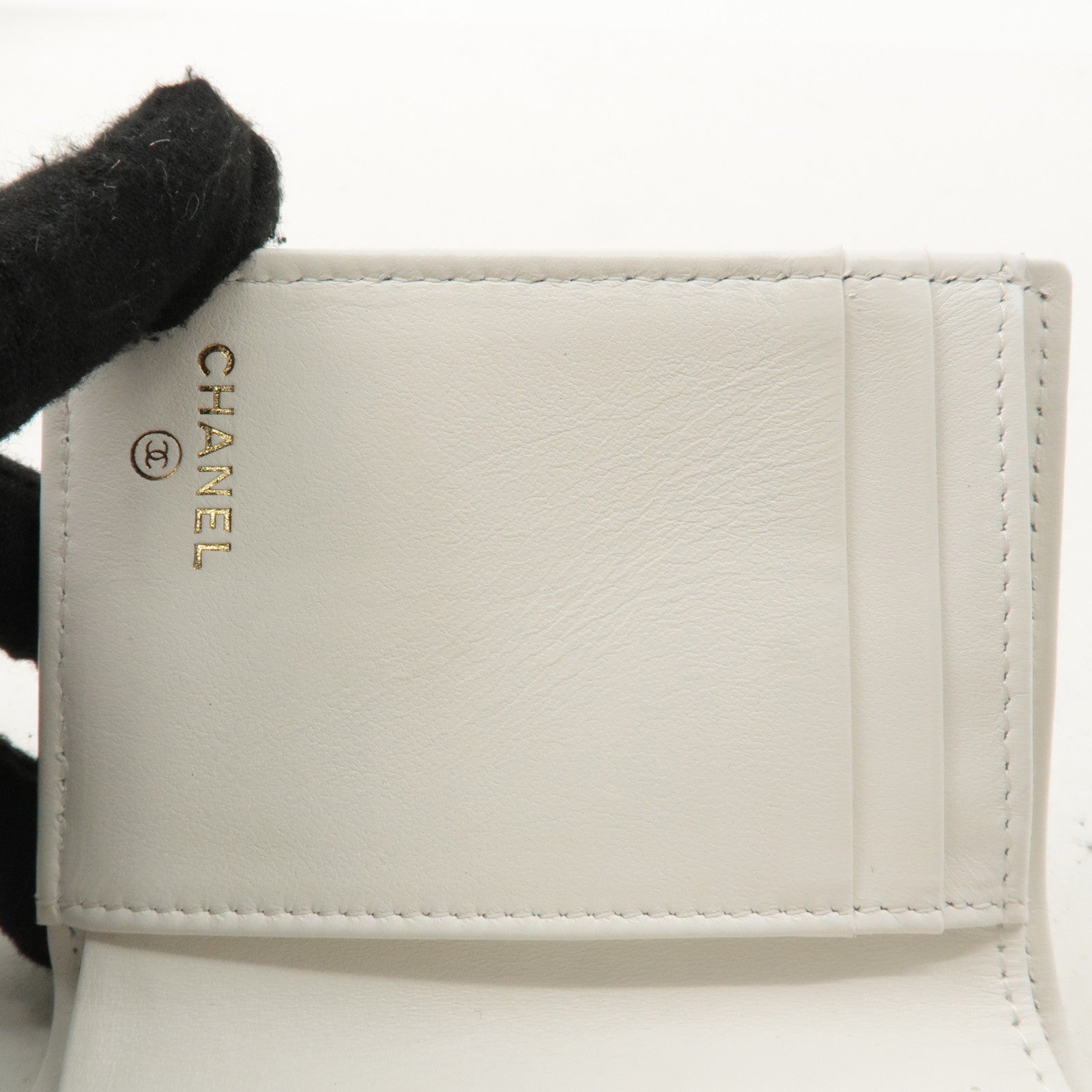 CHANEL Matelasse Caviar Skin Compact Wallet White A84029