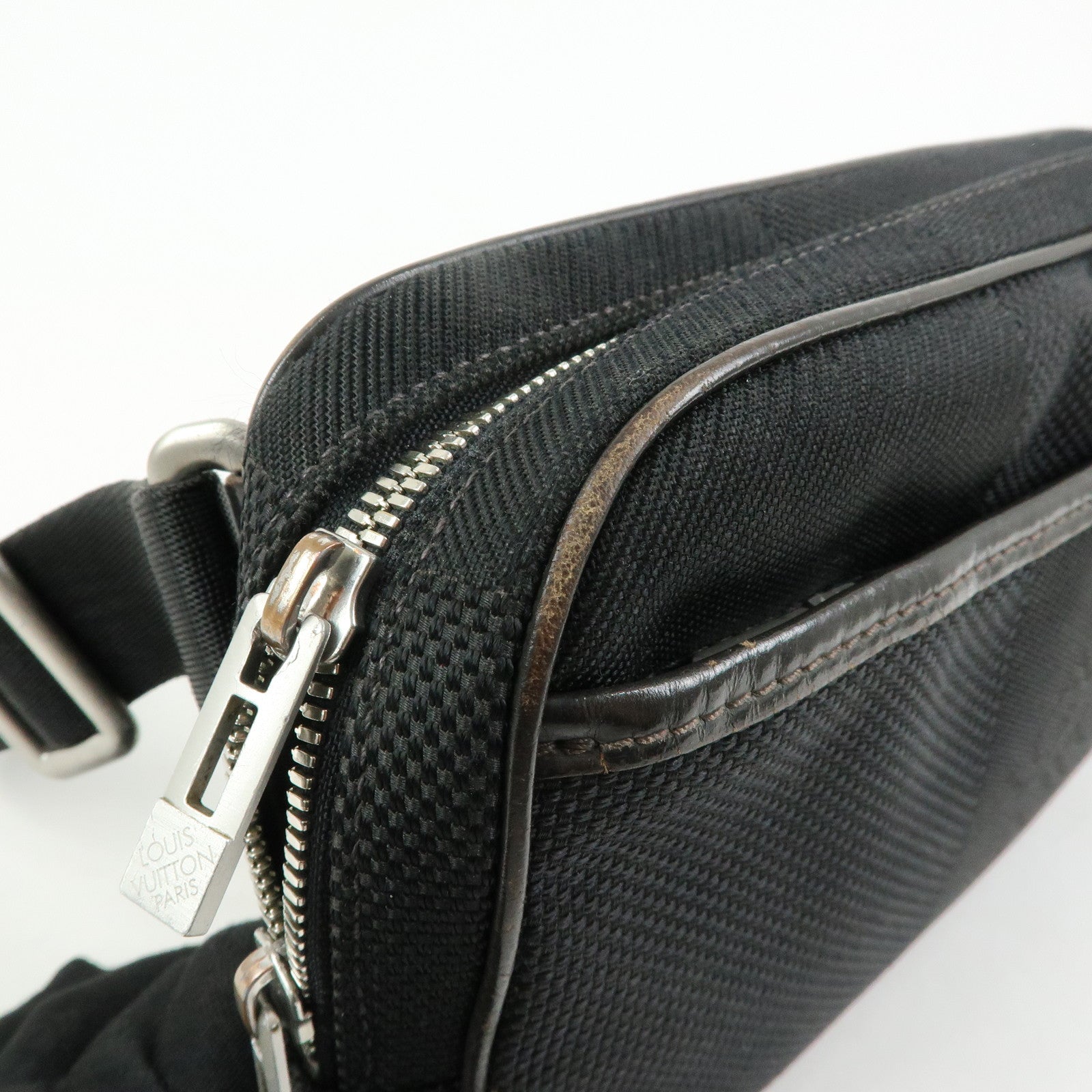 Louis Vuitton Damier Geant Acrobat Waist Bag Noir Black M93620