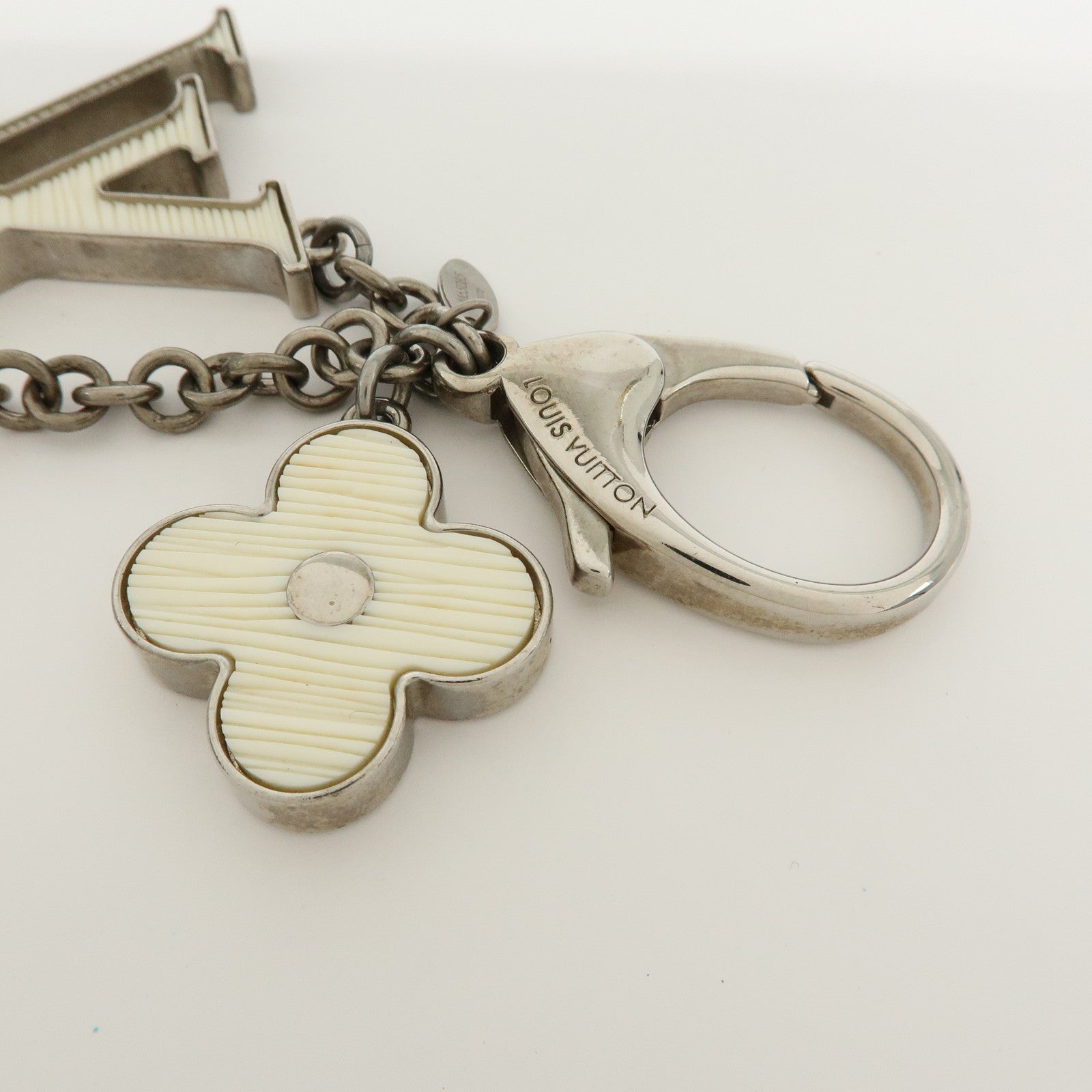 Louis Vuitton Bijoux Sac Fleur de Epi Bag Charm Silver White M65085