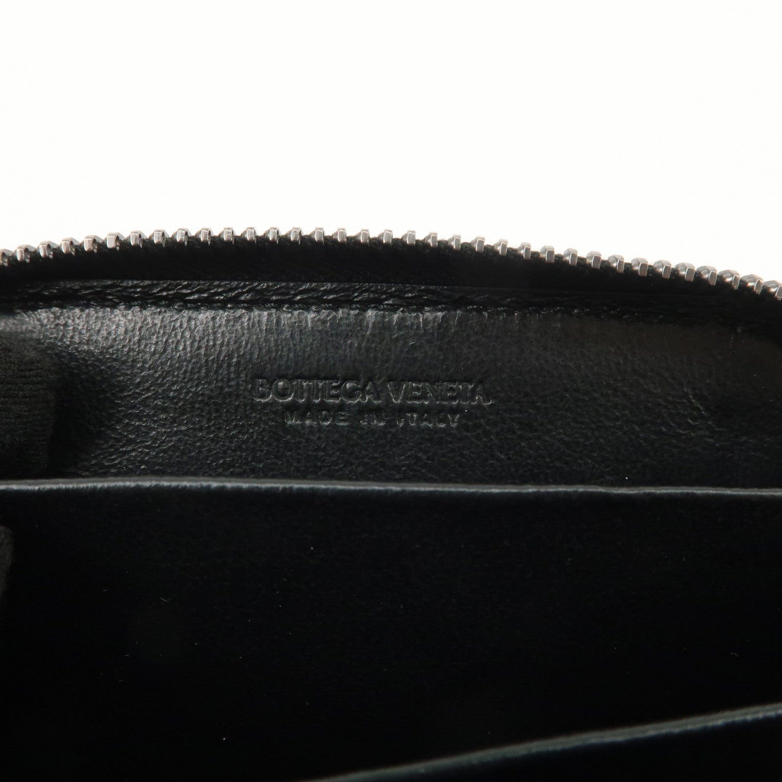BOTTEGA VENETA Intrecciato Leather Round Zippy Coin Case 114075
