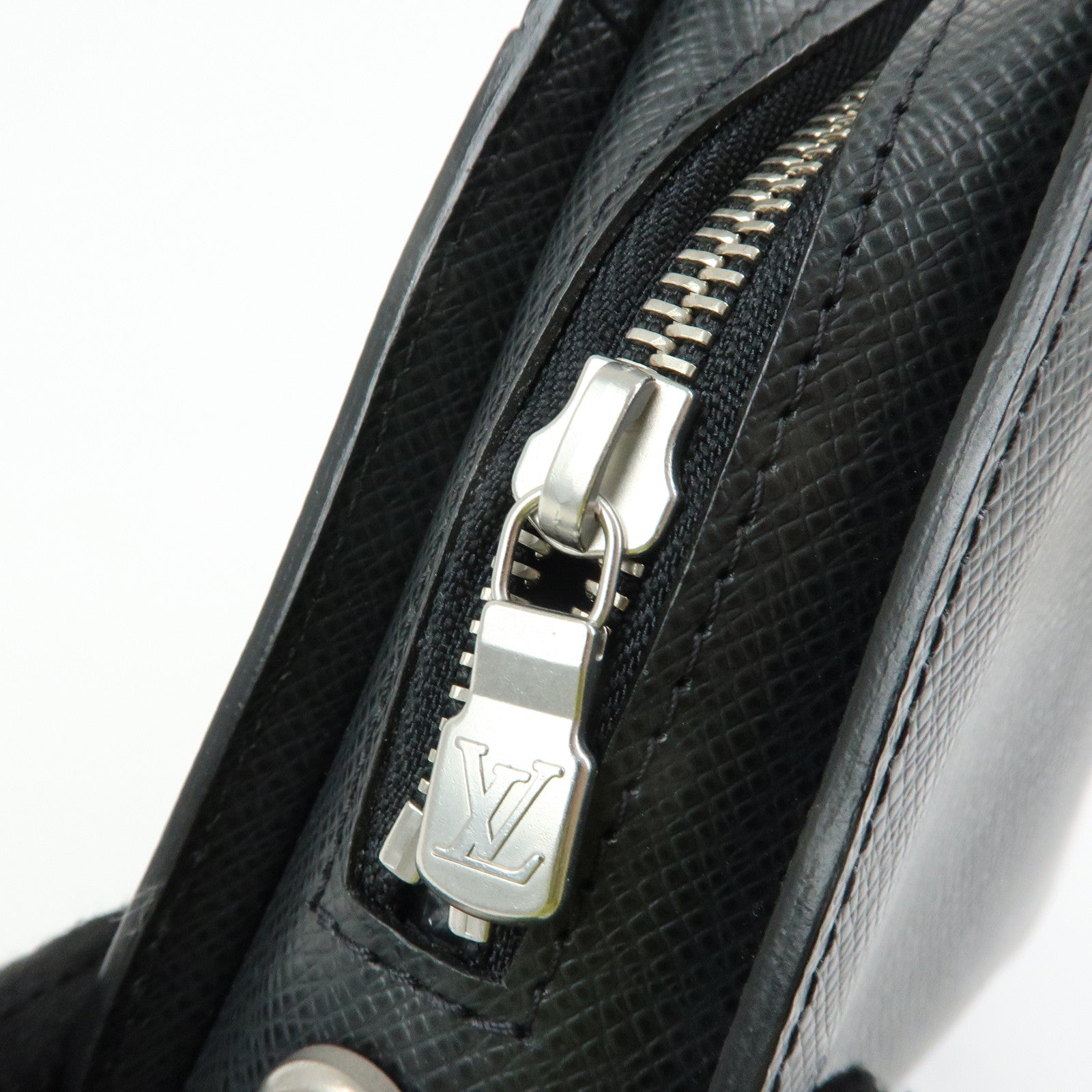 Louis Vuitton Taiga Baikal Leather Clutch Bag Pouch Ardoise M30182