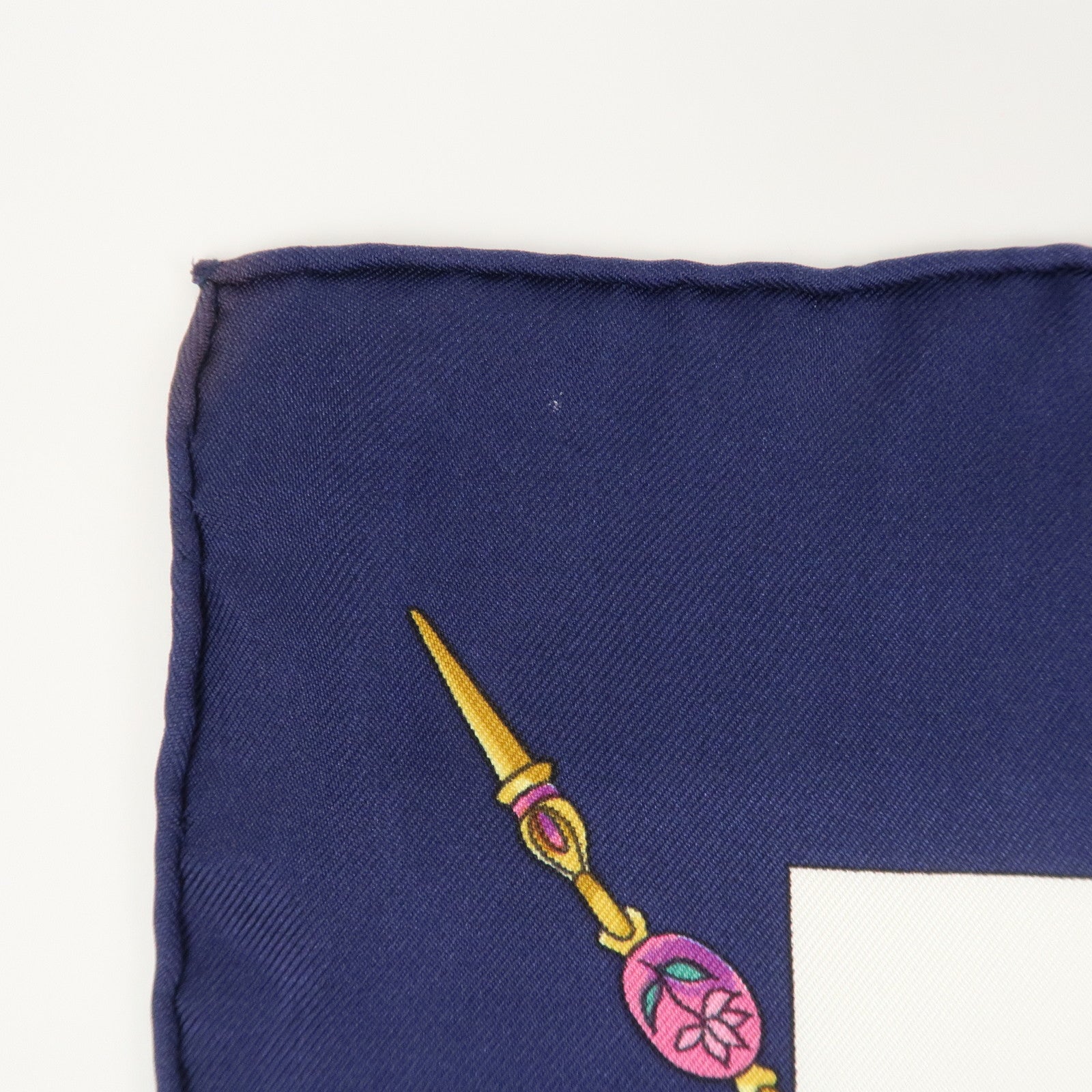 HERMES Carre 90 Silk Scarf PARMI LES FLEURS JE COMPTE LES HEURES