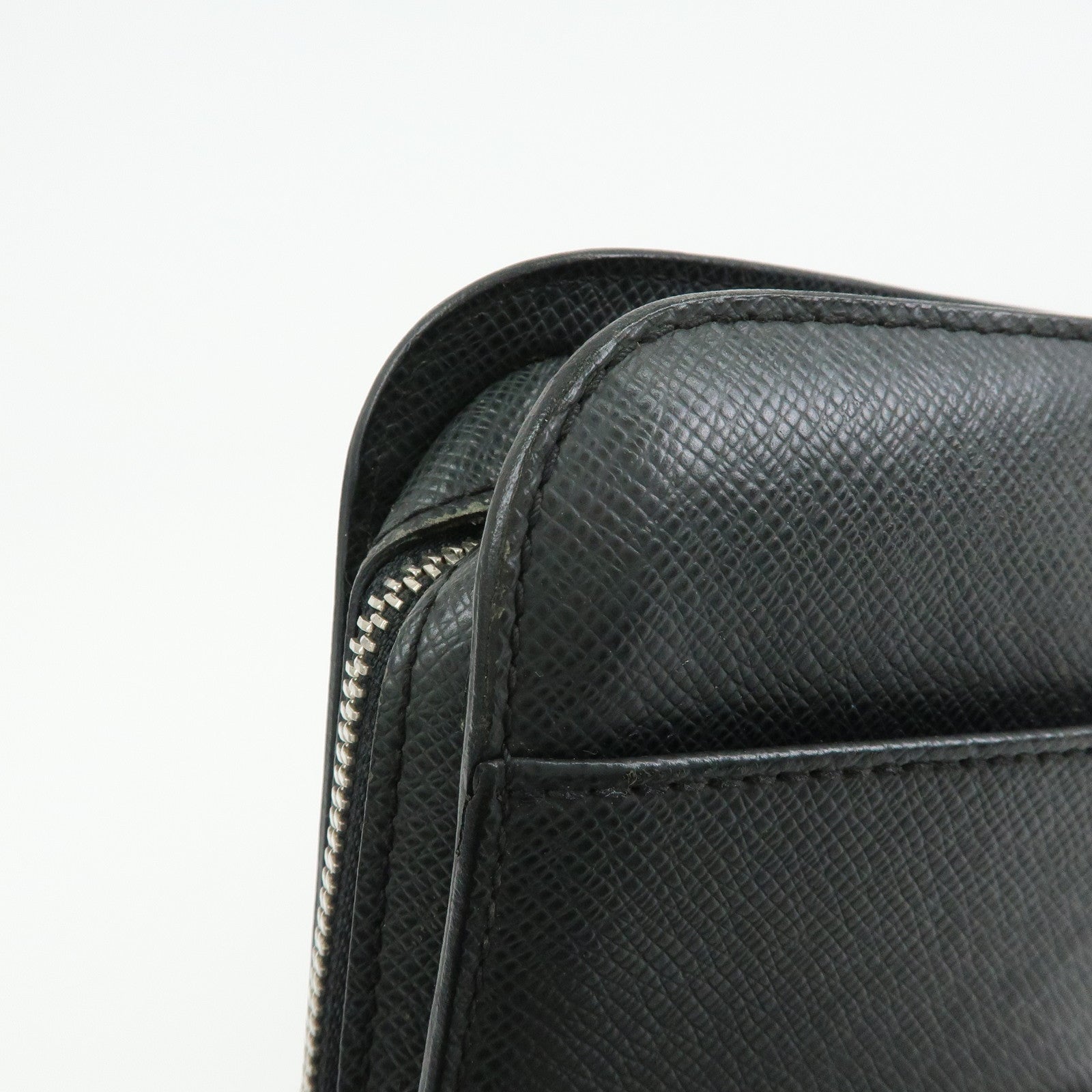 Louis Vuitton Taiga Baikal Leather Clutch Bag Pouch Ardoise M30182